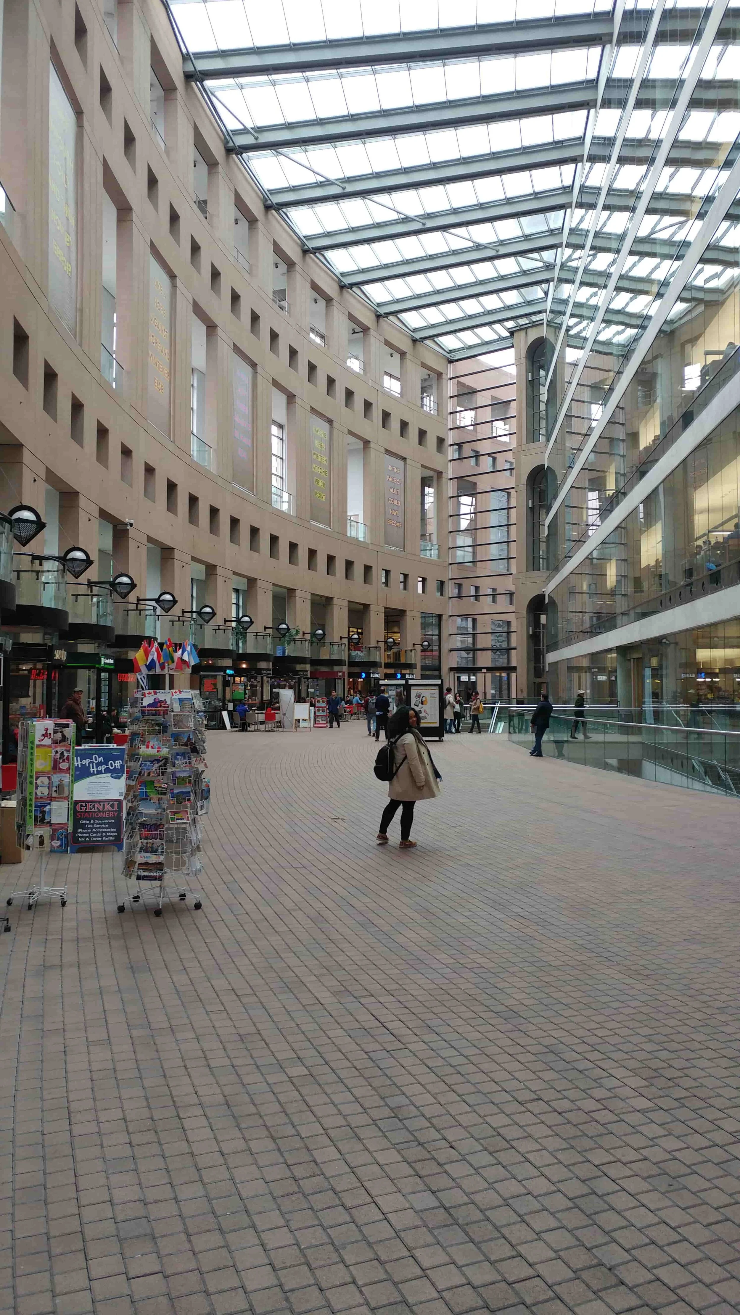 blogpost_travel_9thingstodoinVancouver_vancouverpubliclibrary_elanacamillecreates.jpg