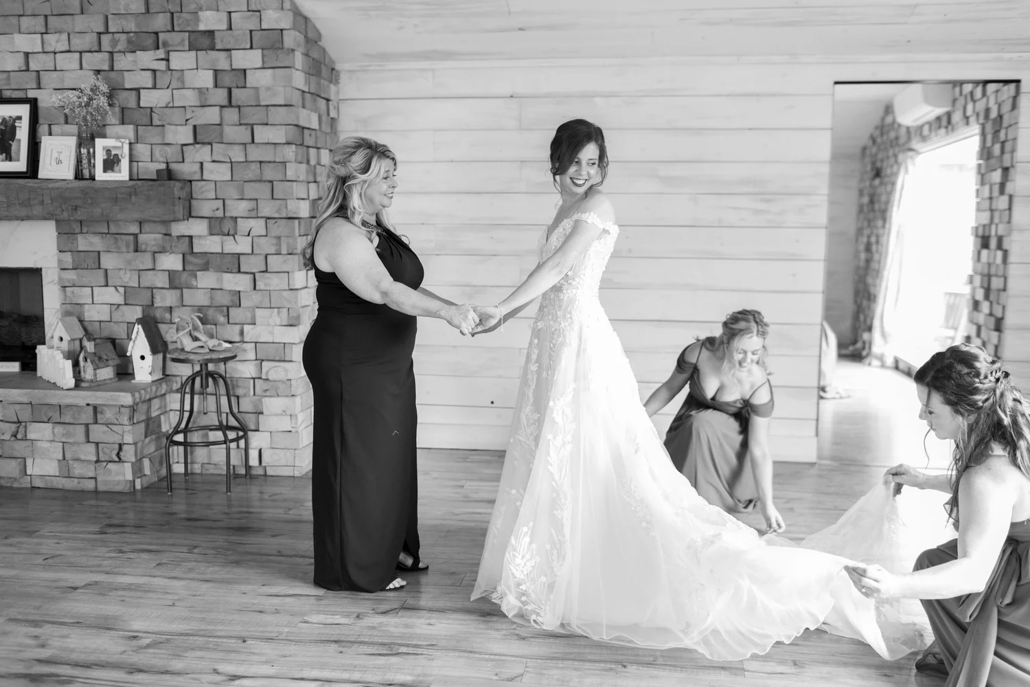 A beautiful bride getting ready for her ceremony at Boxed and Burlap