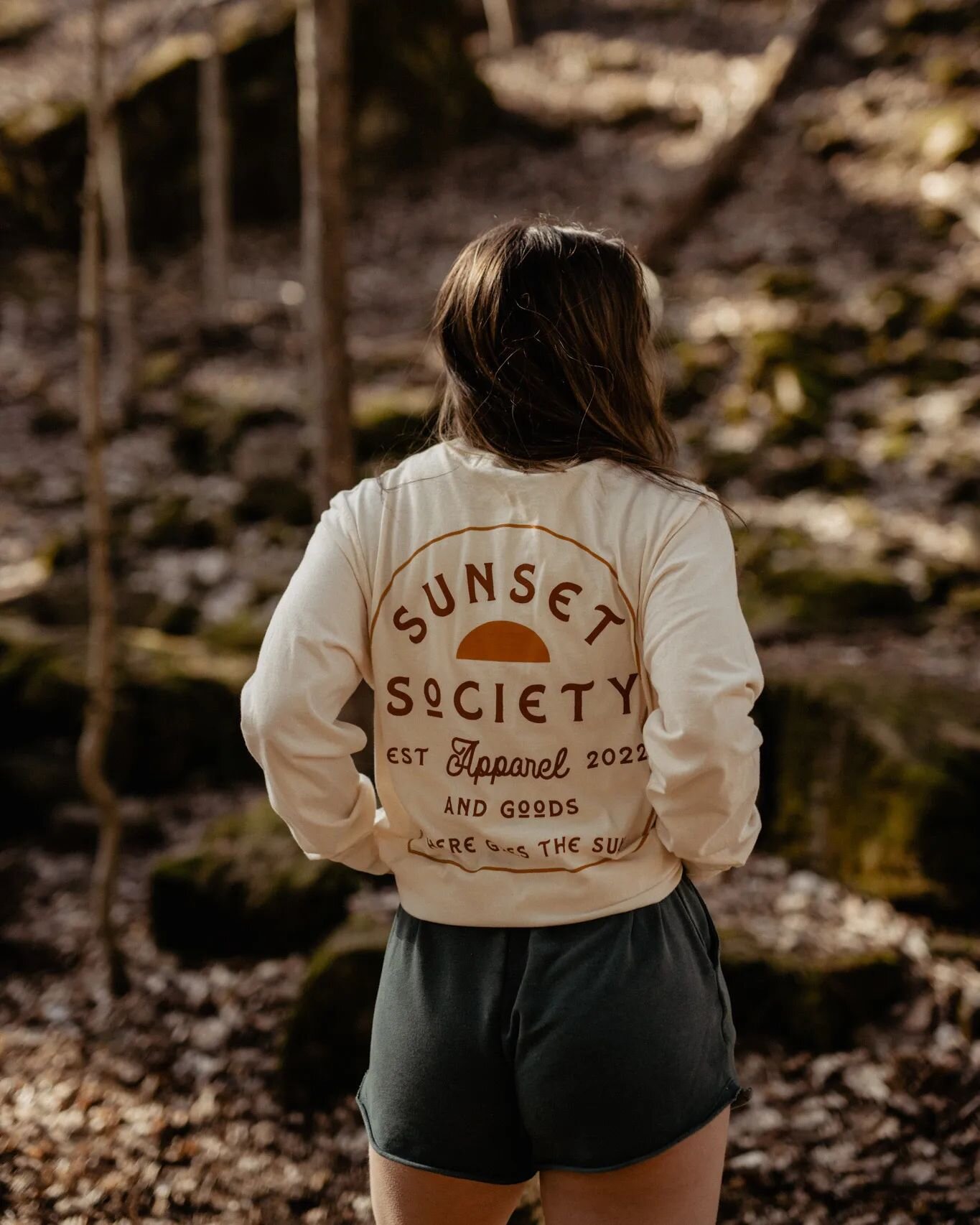 IT'S HERE! 🌅 Shop sunset society through the link in bio 😍 limited quanities, get them while they're hot 🤙

#sunsetsociety #outdoorsygals #outdoorsy #granolagirl #campbrandgoods #clothingbrand