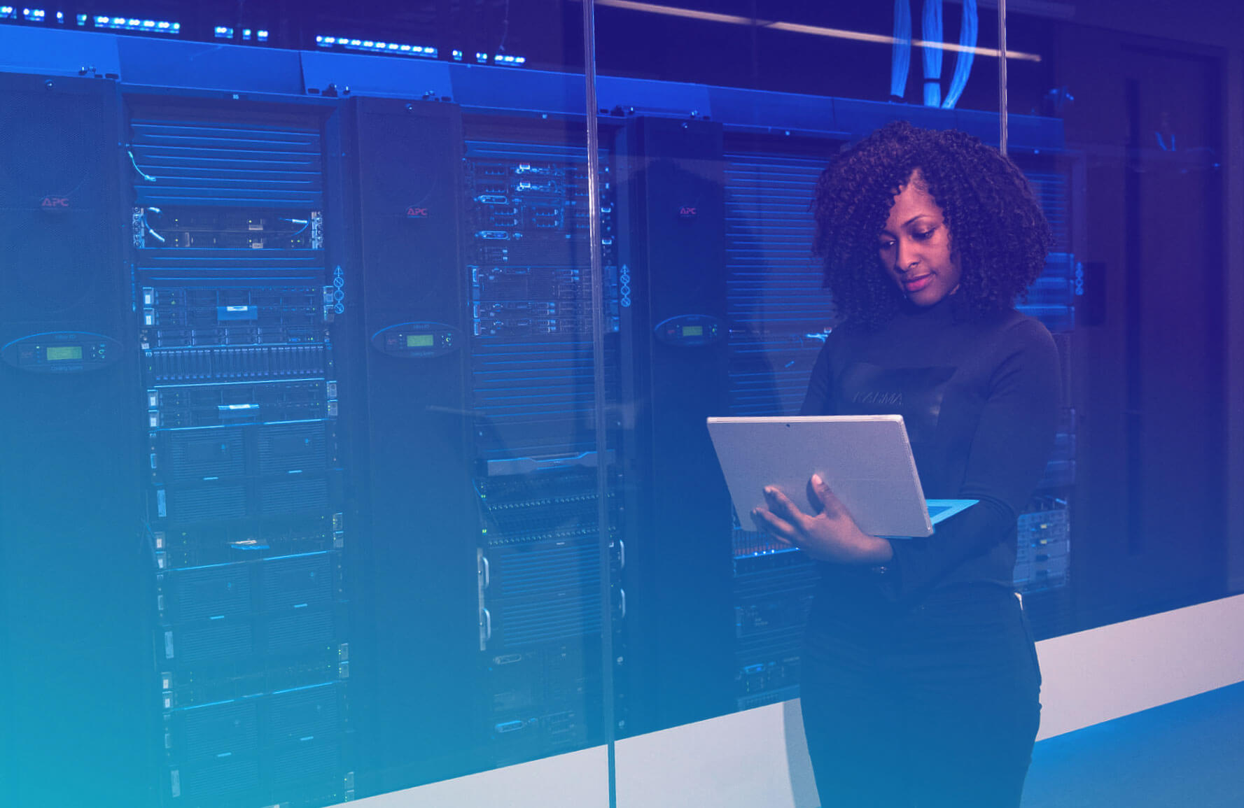woman-servers-splash-02b.jpg