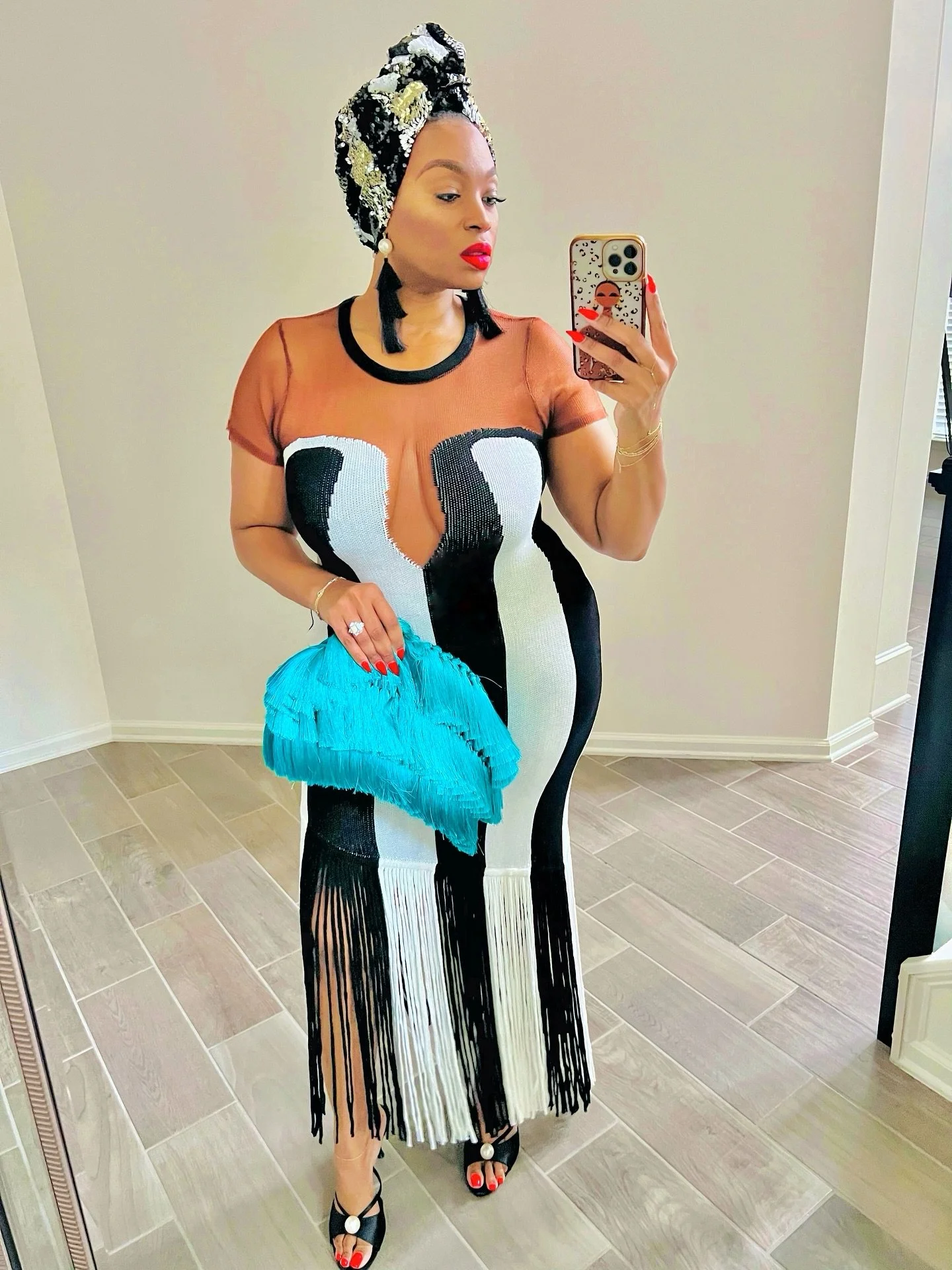 🚬 
_
#thebourgeoisbetty💋 | @friedchicknandchampagne 
#styleinspo #simplechic #style #jukejoint #jukejointstyle
#friedchickenandchampagne #sinnersattire #sinnersmovie 
#dressWell #dineWell #bewell