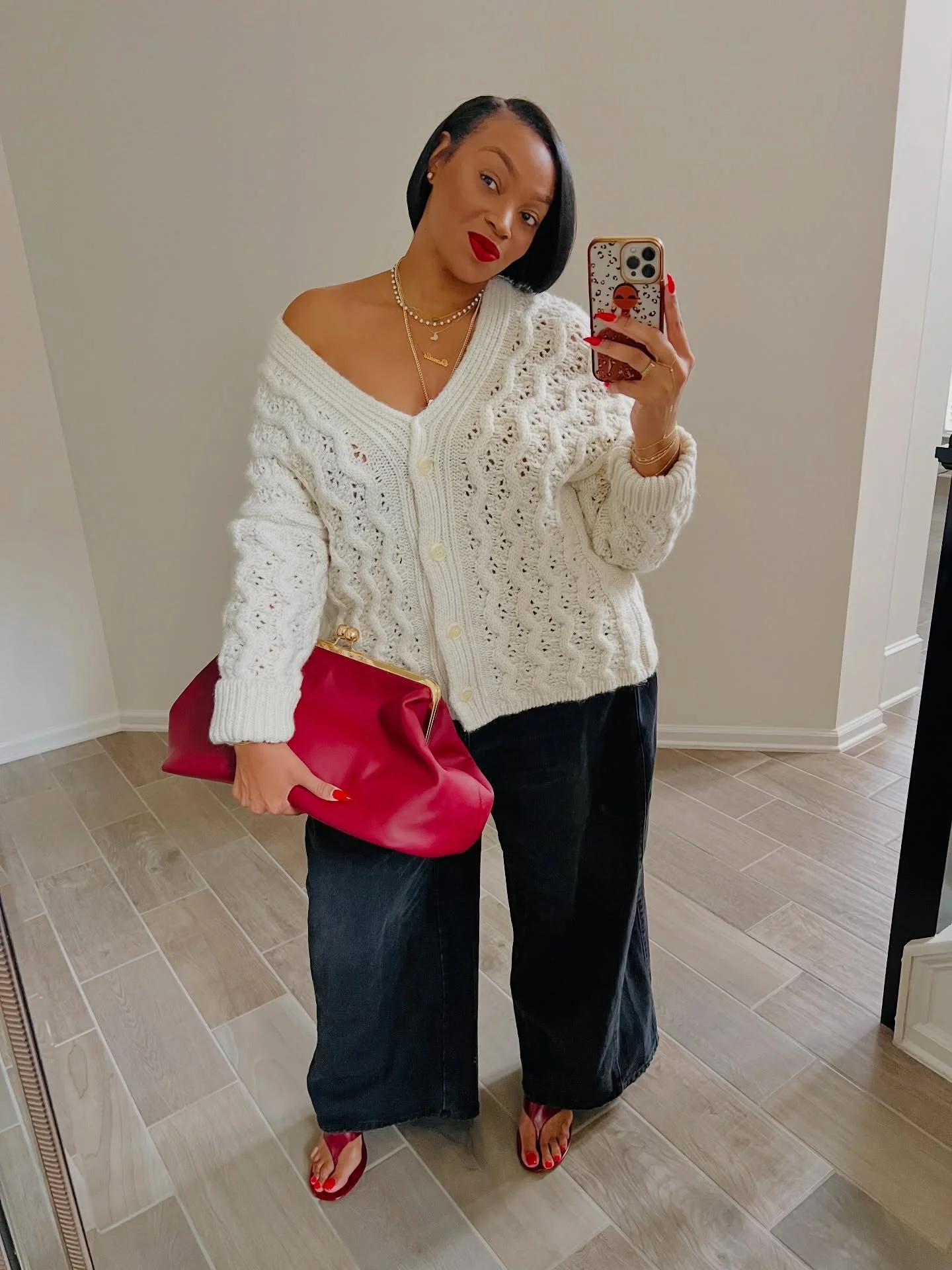 💋

Sweater @zara
Sandals @zara 
Jeans @bykahlana 
KissLock @byjesalin 
Lippie @thelipbar (bawse lady) 
_
#thebourgeoisbetty💋 | 
#FallStyle #FallStyleInspo #FlyGirlFall 
#dressWell #dineWell #bewell