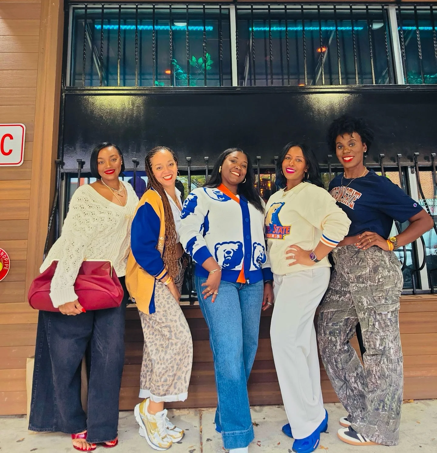 🧡🐻💙✨
_
#thebourgeoisbetty💋 | #morganstateuniversity 
#morganstatehomecoming #msuhomecoming #morganstatealumni #morganstatebears #hbcu 
#dressWell #dineWell #beWell