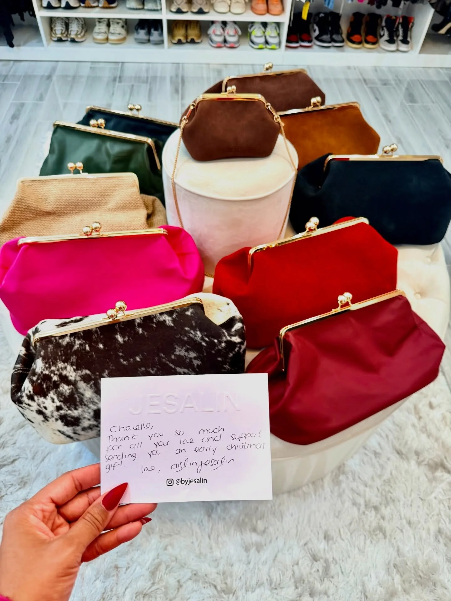 When you love a brand and they love you right back! 🎁✨

Besitos 😘 @byjesalin

#thebourgeoisbetty💋 | 
#byjesalin #sette #kisslock #kisslockpurse #kisslockclutch 
#dressWell #dineWell #bewell