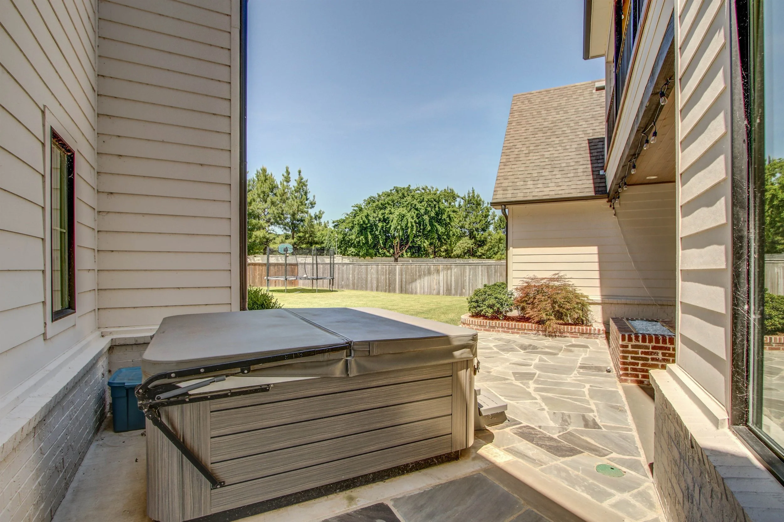 032_Hot Tub and Patio.jpg