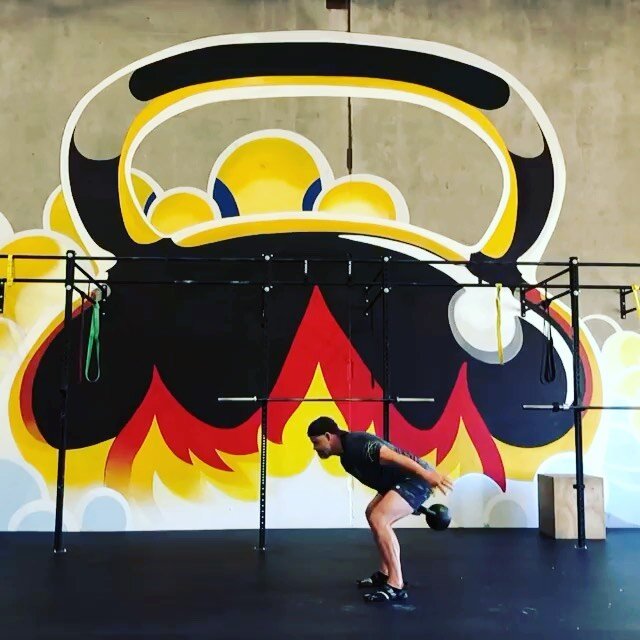 Repost from @sokolstrong
&bull;
Today&rsquo;s quickie...
&bull;
&bull;
5 SNATCH 
4 CLEAN 
3 FRONT SQUATS 
2 PRESS 
1 GET DOWN AND UP 
R\L X5
&bull;
&bull;
Also did the unforgiving slo-mo snatch technique check in. 🧐

🎨 by @koalaed 

#fuelhouse #fem