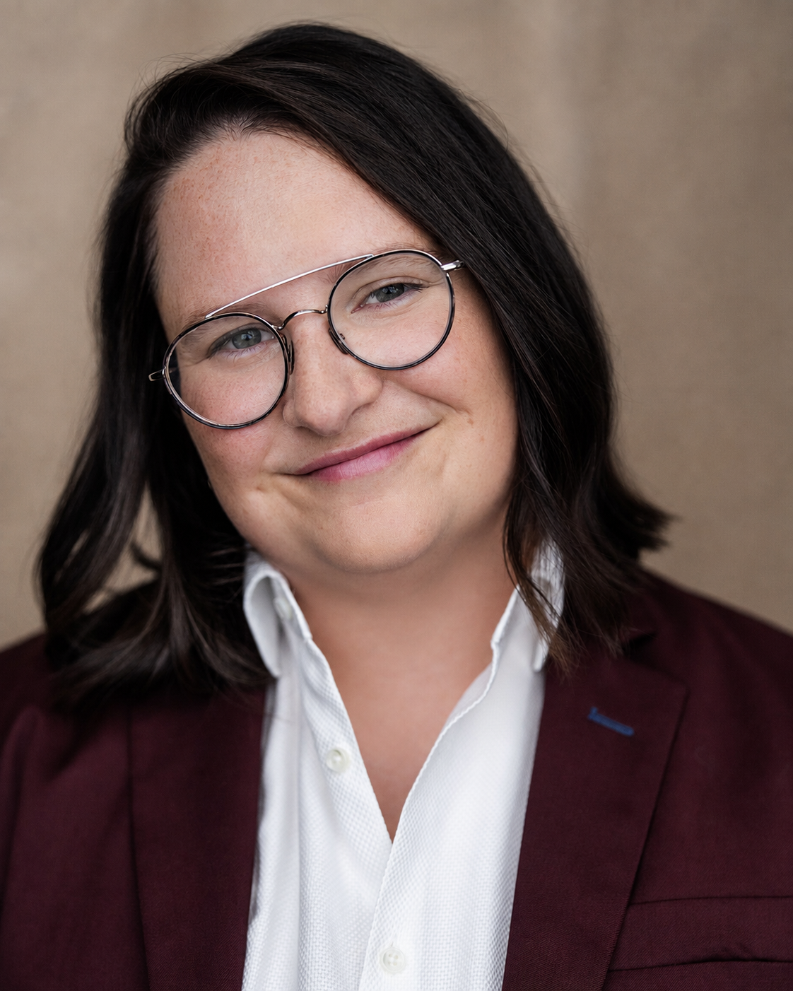 Headshot_single cam lawyer.png