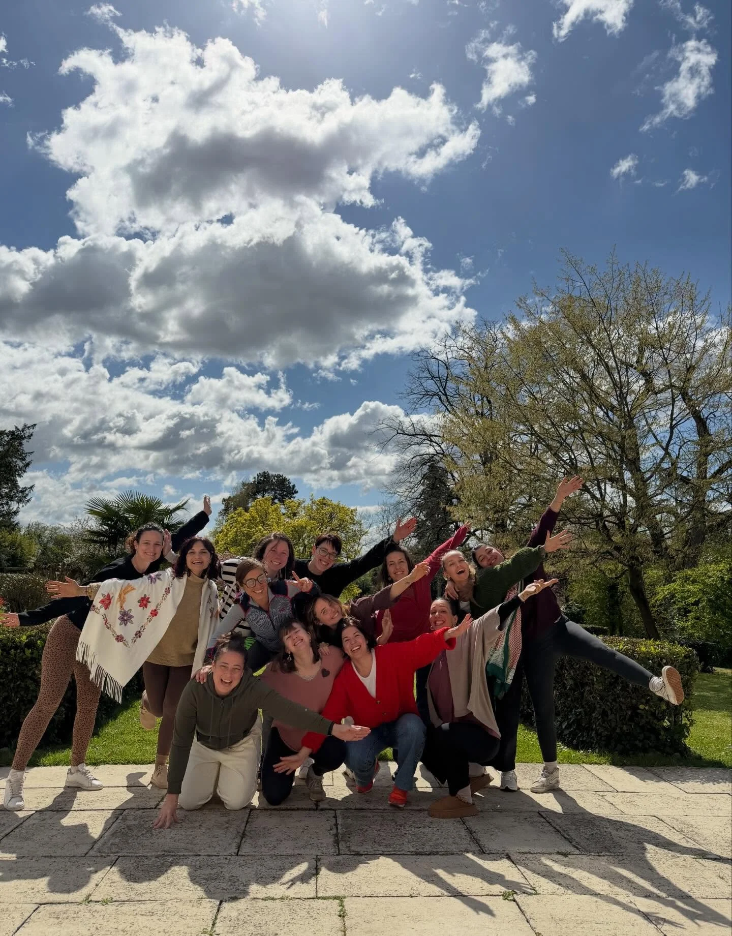 La reliance entre femmes est tellement sacr&eacute;e, douce, enveloppante 🌹 elle permet justement de r&eacute;tablir l&rsquo;&eacute;quilibre entre nos deux polarit&eacute;s et de renouer un lien sacr&eacute; avec le masculin lorsqu&rsquo;il s&rsquo