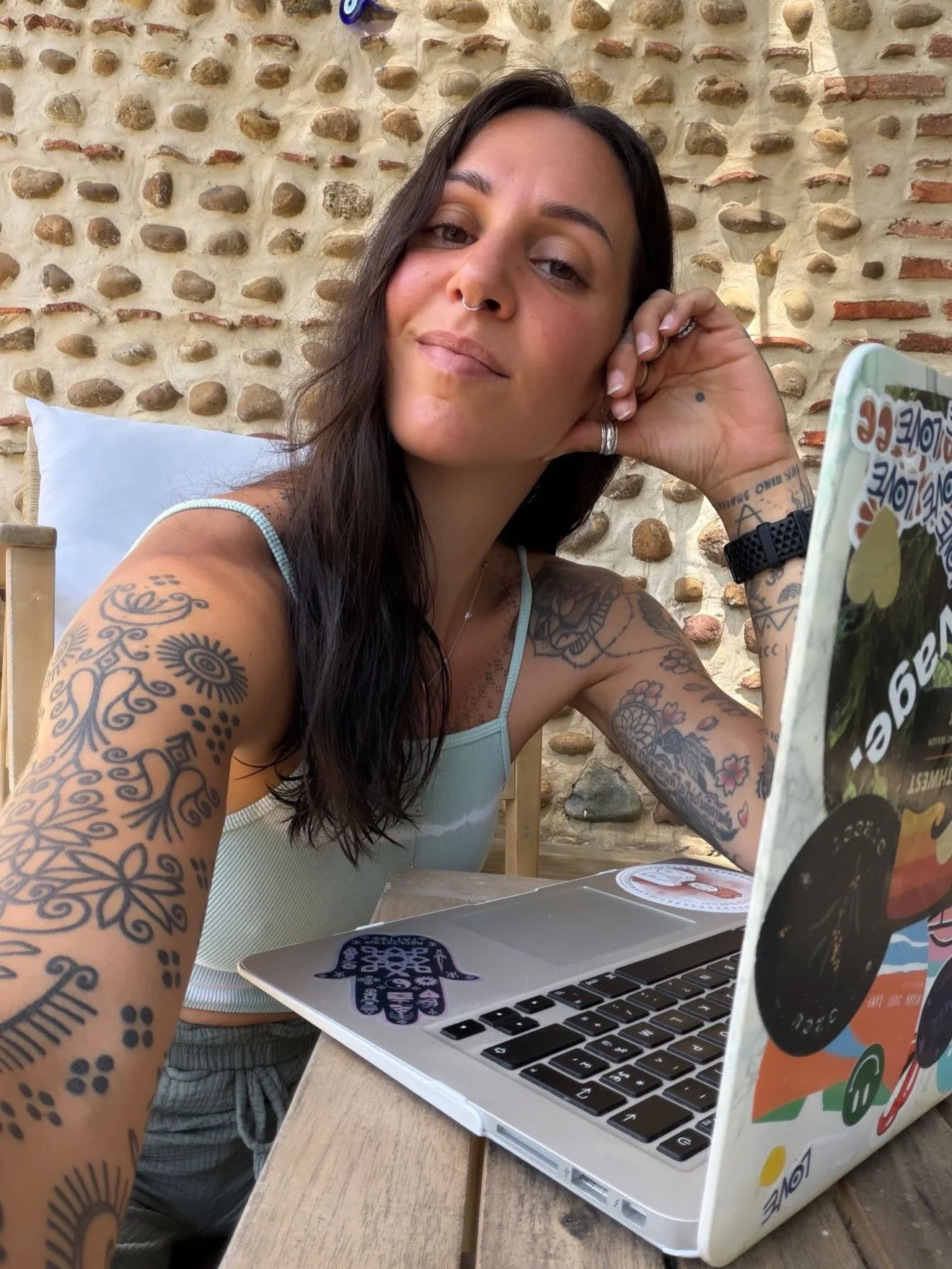 Un r&ecirc;ve de plus qui se r&eacute;alise&hellip; 

Il y a quelques mois, j&rsquo;ai &eacute;t&eacute; approch&eacute;e par une maison d&rsquo;&eacute;dition pour me proposer d&rsquo;&eacute;crire un livre. 

Au d&eacute;but, je n&rsquo;y ai pas cr