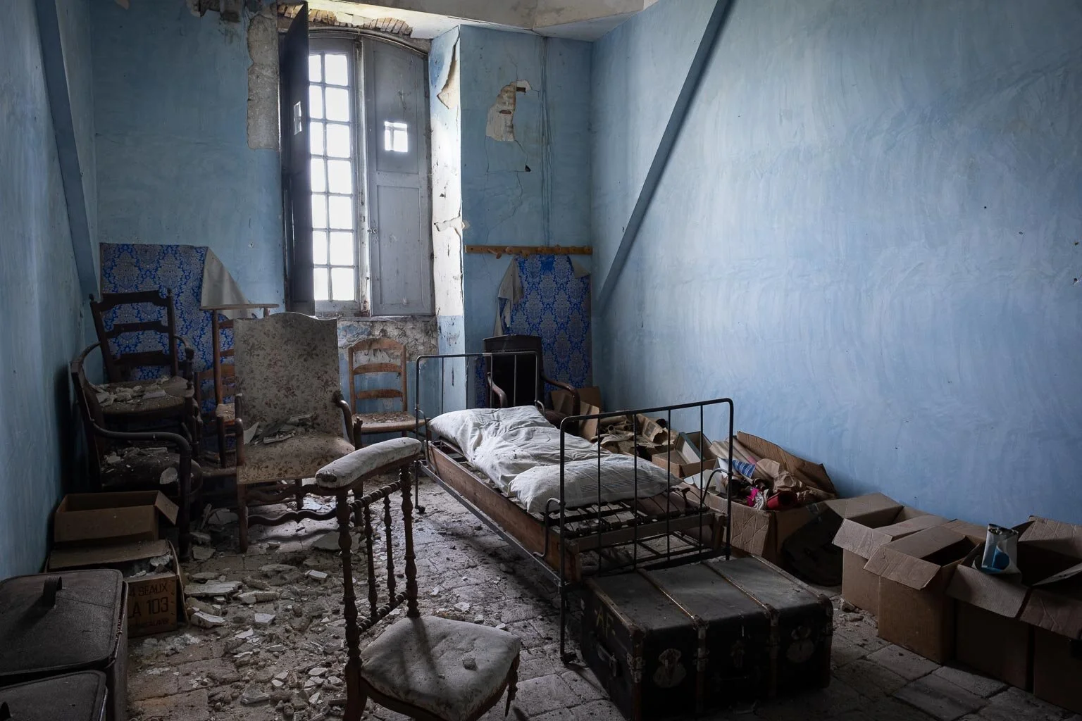 France Oct 19-85.JPG