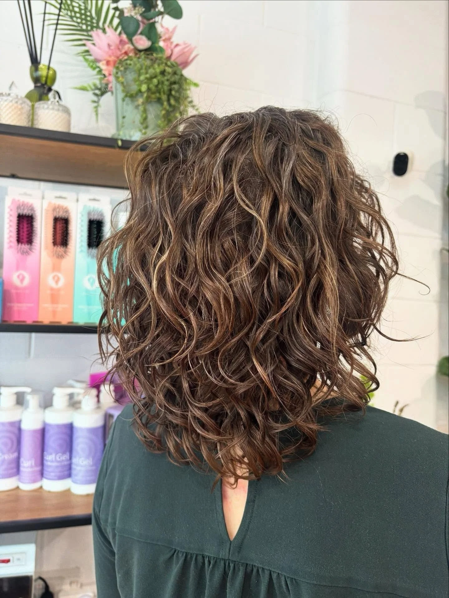 Curly people! Want your curls to be their absolute best this Christmas and be the envy of all the whānau? Make sure to get in touch with Sarah at The Curl Alchemist! She&rsquo;s only got a few appointments left before Christmas, but even if you can&r