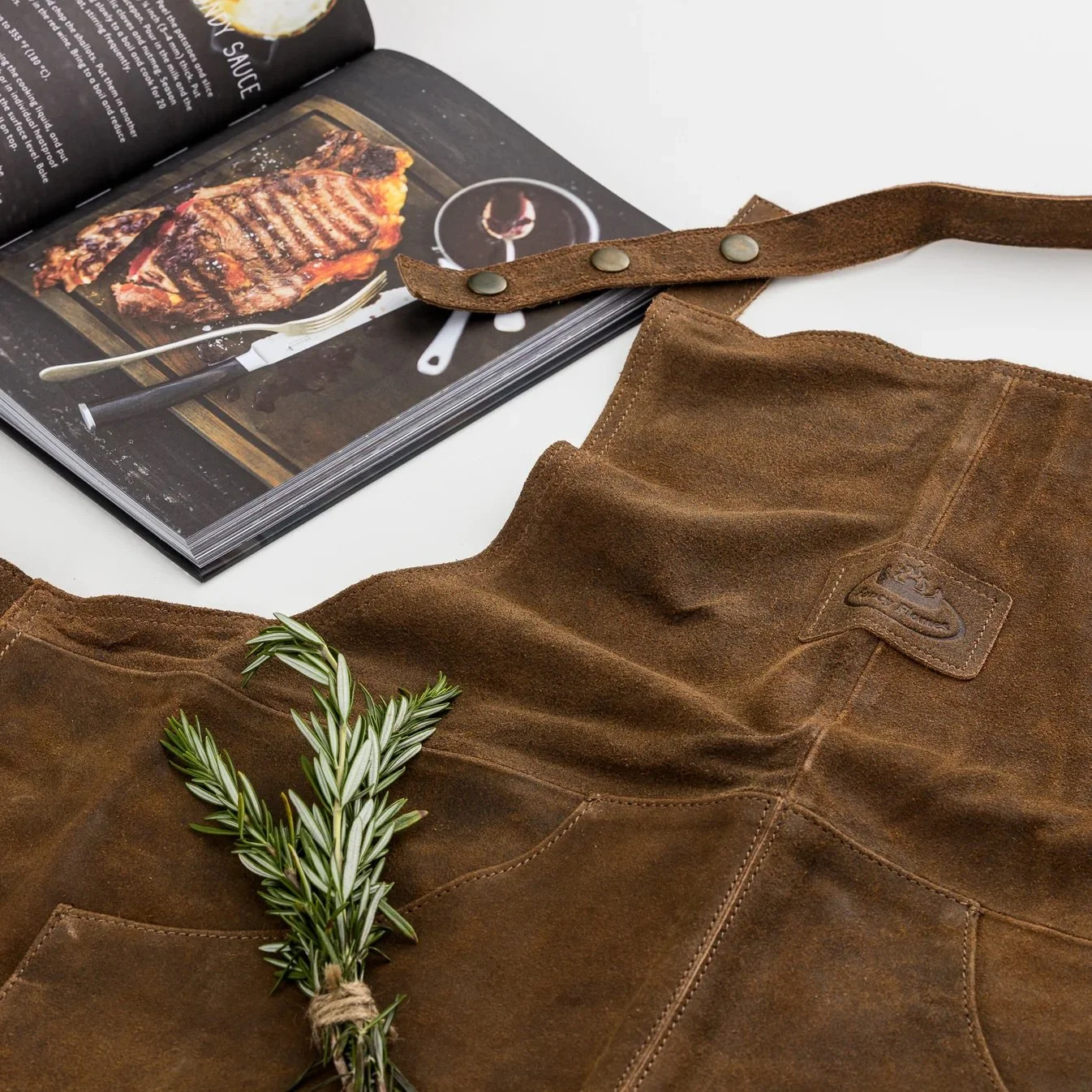 Suddenly panicking because Christmas is just a week away and you have no idea what to get? @giftsofdistinctionltd have got you sorted! Pop to giftsofdistinction.co.nz and you&rsquo;ll find a gift box ready to go for every member of the family!