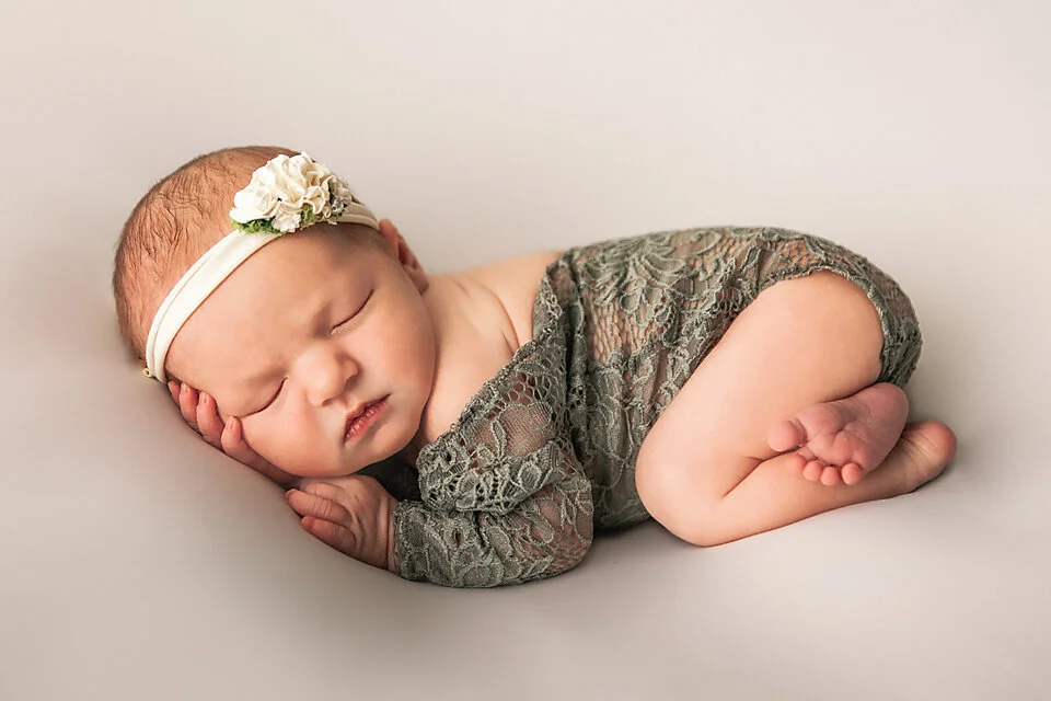 Eloise Newborn-9_small.jpg