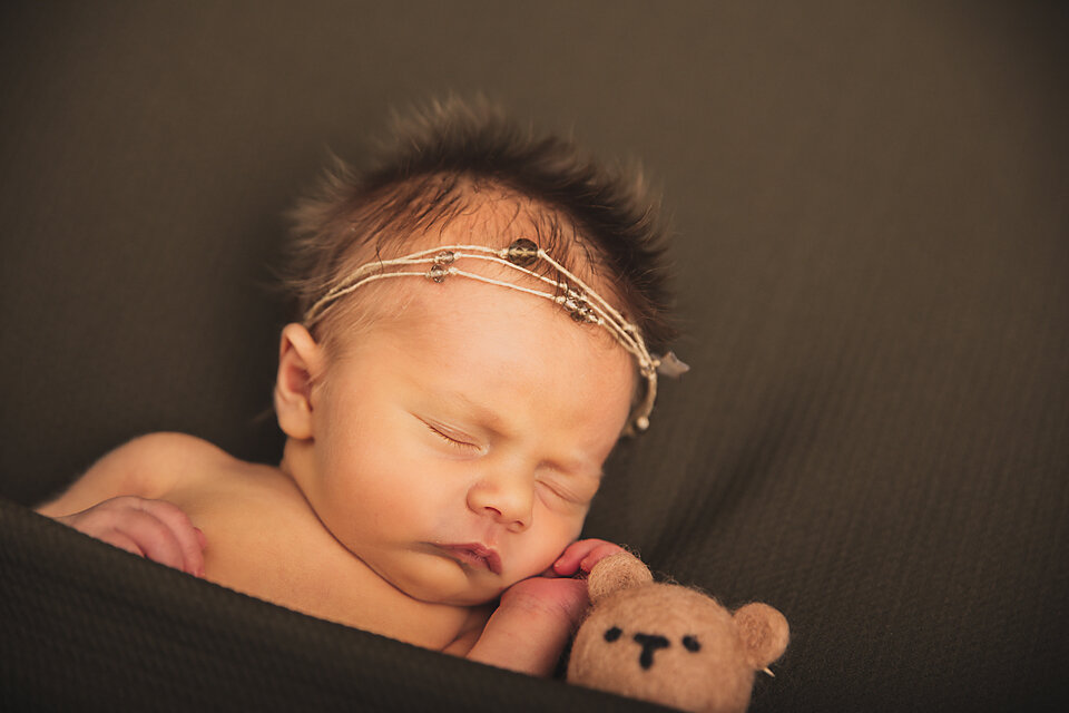 Lydia Newborn-6_small.jpg