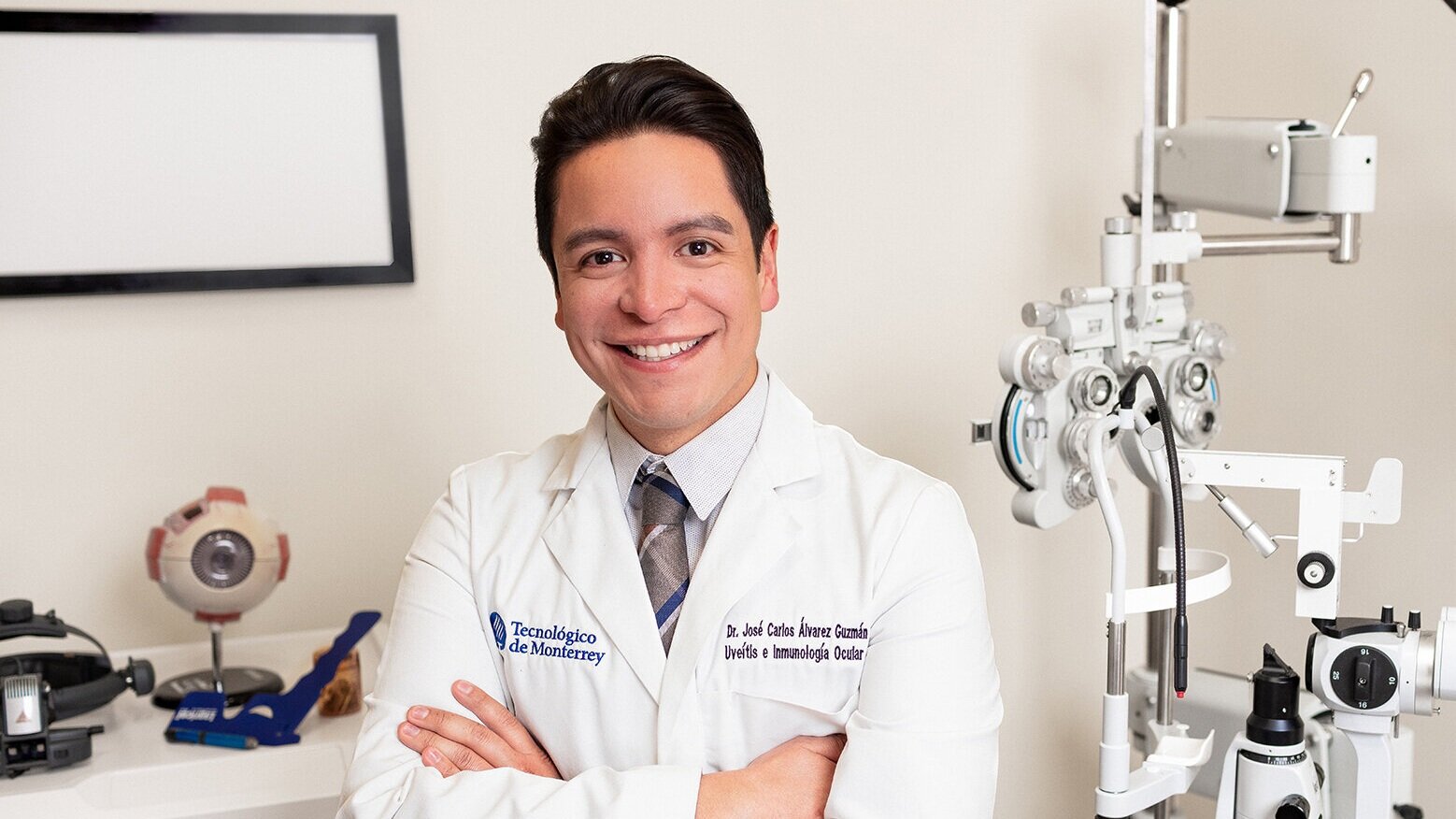 Dr Carlos Oftalmolog