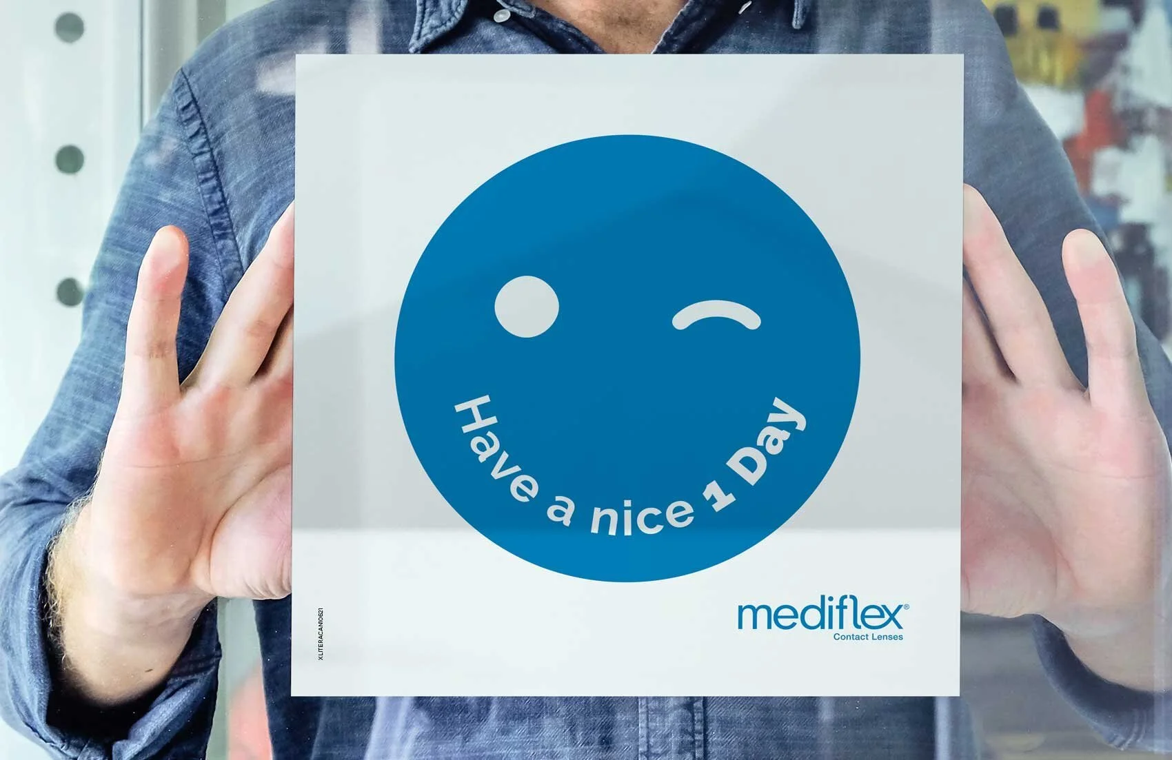 Mediflex-Window-Cling+-+Muckup+-+ENG.jpg