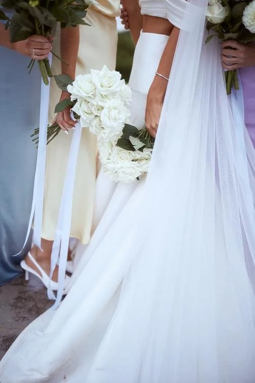 Timeless white wedding flowers designed by FlowerMe for a Tu Ngutu Villa wedding.