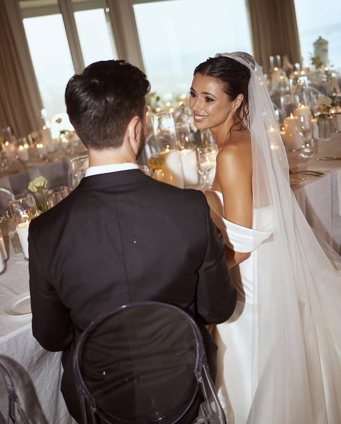 Timeless white wedding flowers designed by FlowerMe for a Tu Ngutu Villa wedding.