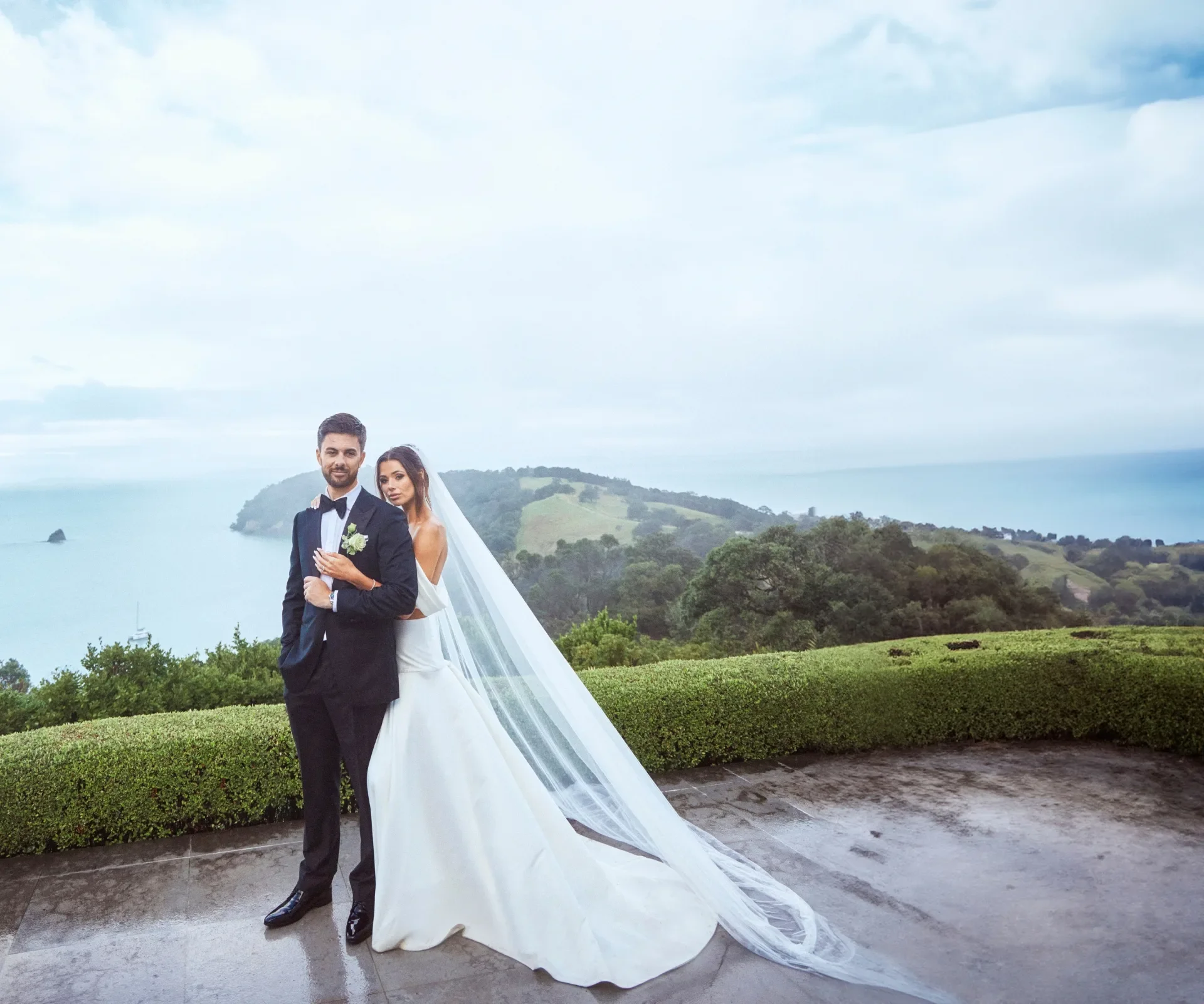 Courtenay &amp; Chris | Elegant White Wedding at Tu Ngutu Villa