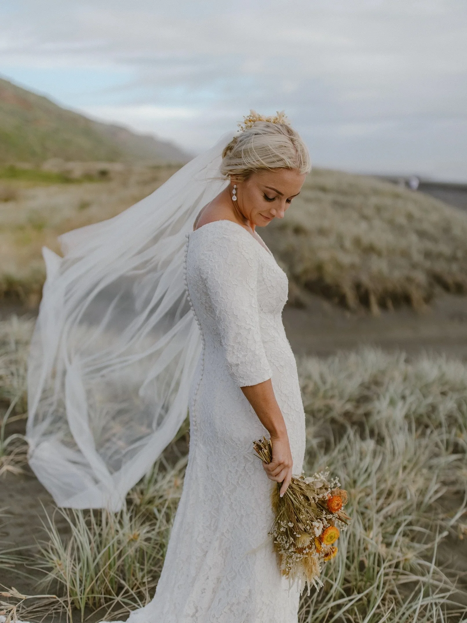 Warm, wild and beautifully suited to the rugged coastline at Castaways Resort. 🤎

For this Waiuku wedding, we created relaxed, textural florals in golden yellow, burnt orange, soft cream and earthy brown. The warm palette complemented the rust bride