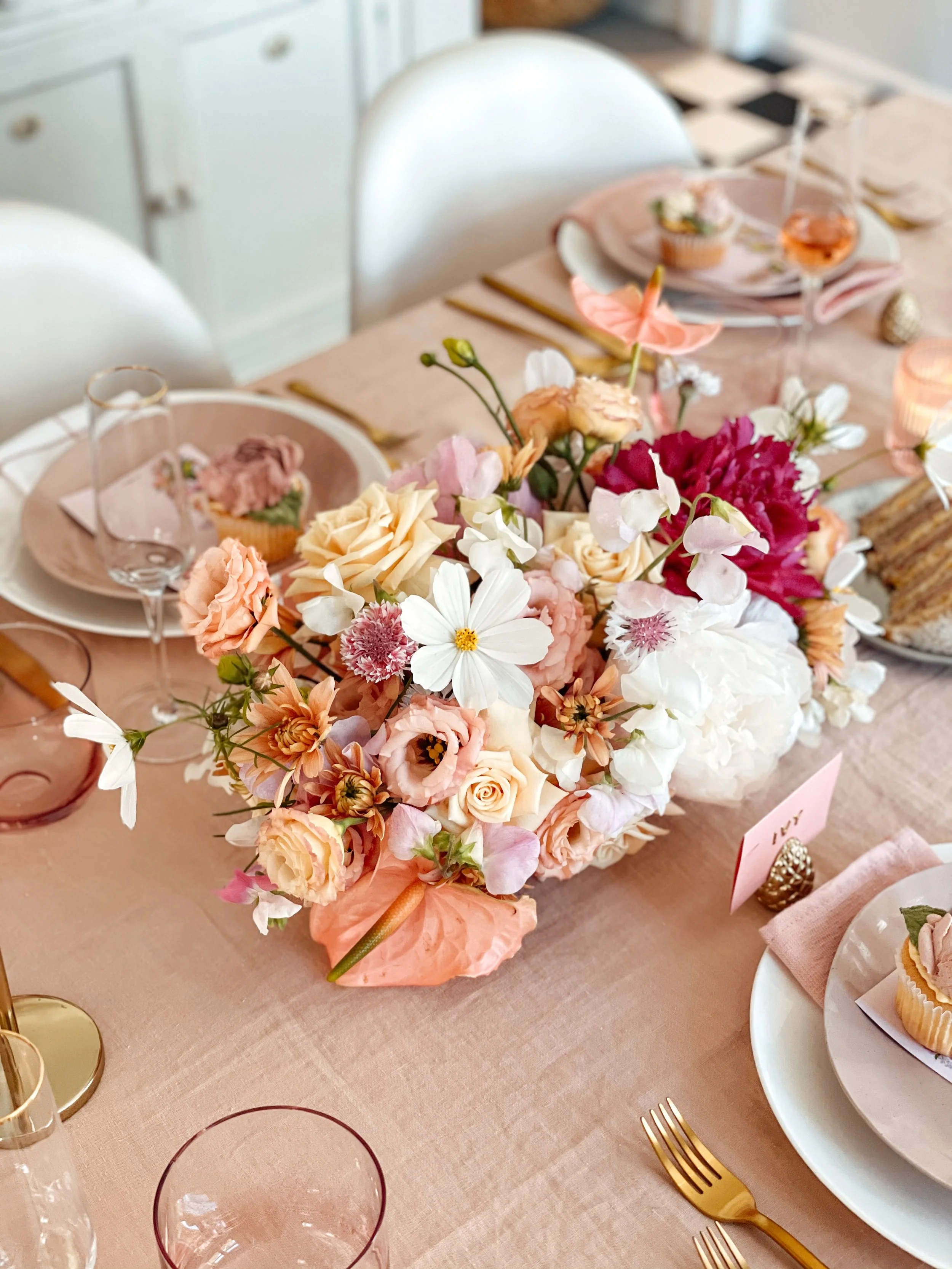 Table flowers, in all their different forms 🌸

From abundant, flower-filled centrepieces to something soft, airy and understated &mdash; there are so many ways to bring flowers onto your tables.

Some celebrations call for colour and abundance, othe