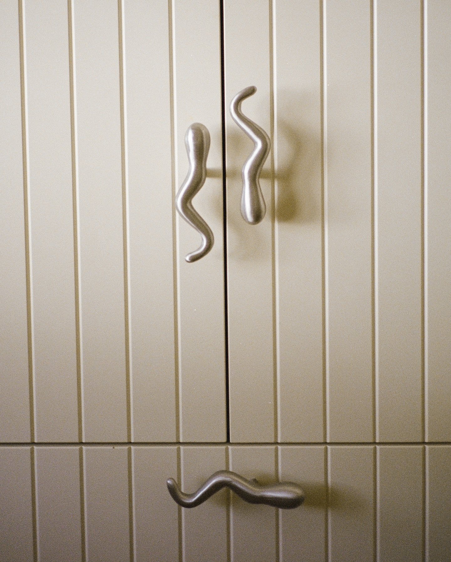 Wiggly bits on film - Integrated fridge &amp; freezer.