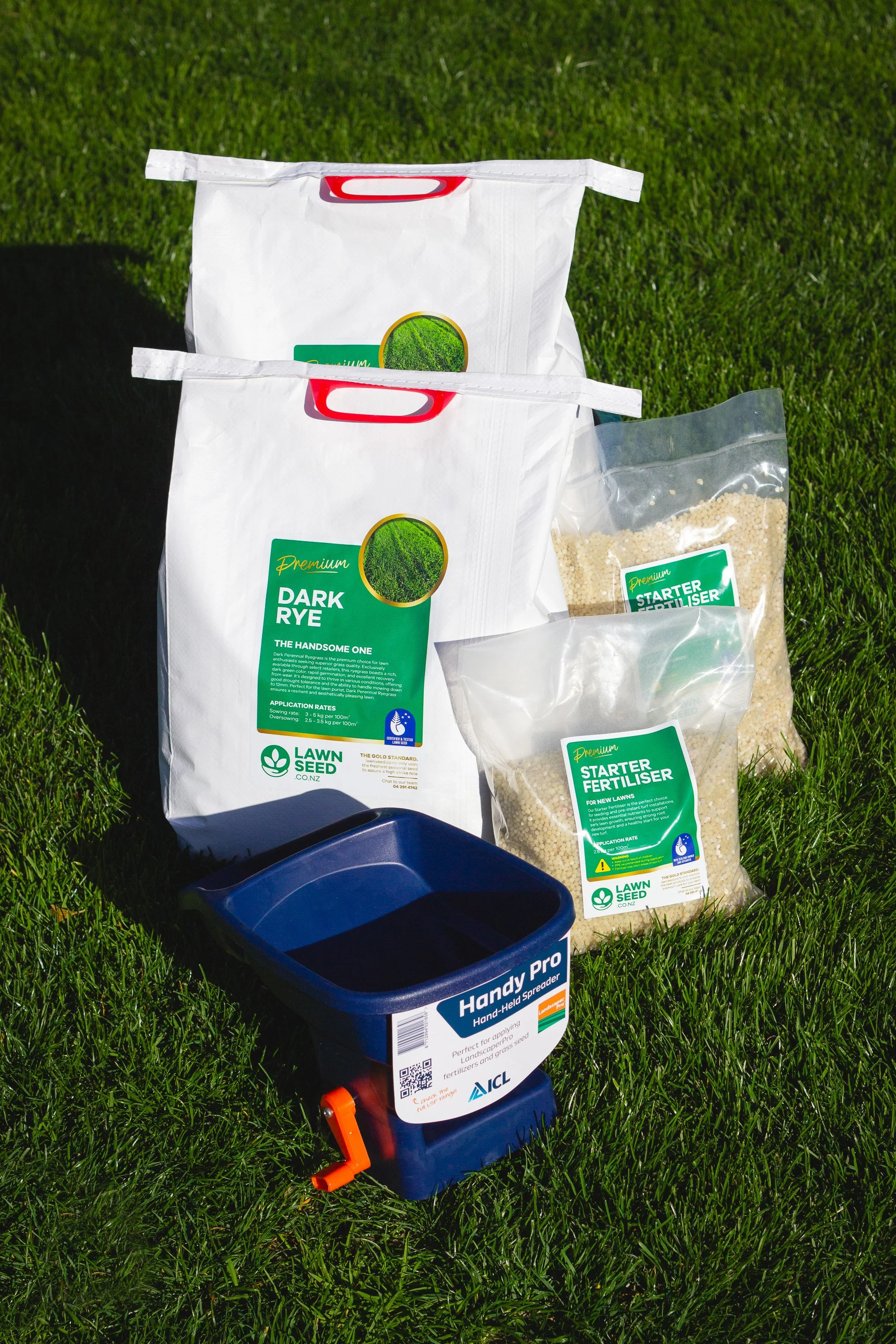 Lawn Seed Dark Rye Grass Seed Starter fertilsier 5kg plus hand spreaderjpg.jpg