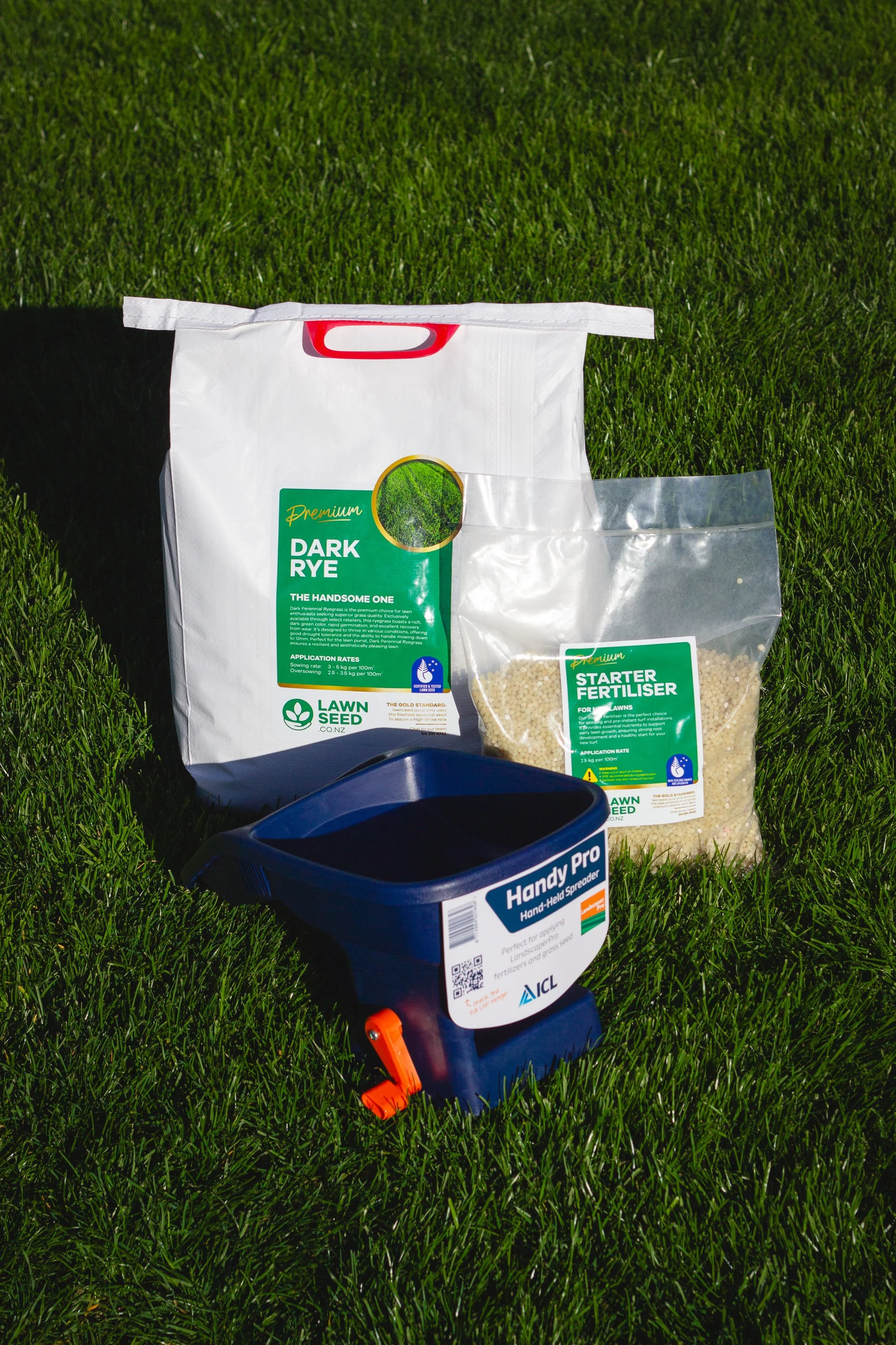 Lawn Seed Dark Rye Grass 5kg Bag Starter Fertilsier 2.5kg Bag plus a hand spreader.jpg