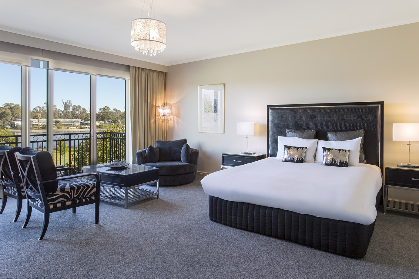 best-western-plus-the-carrington-shepparton-hotel-accommodation-executive-suite-2.jpg