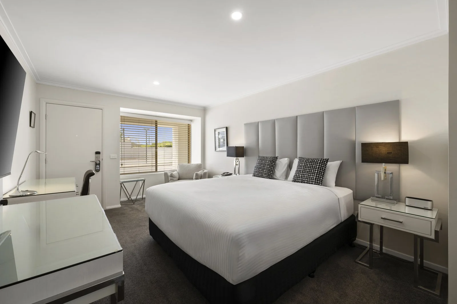 the-carrington-accommodation-hotel-shepparton-deluxe-king-indi-hotels-1.jpg