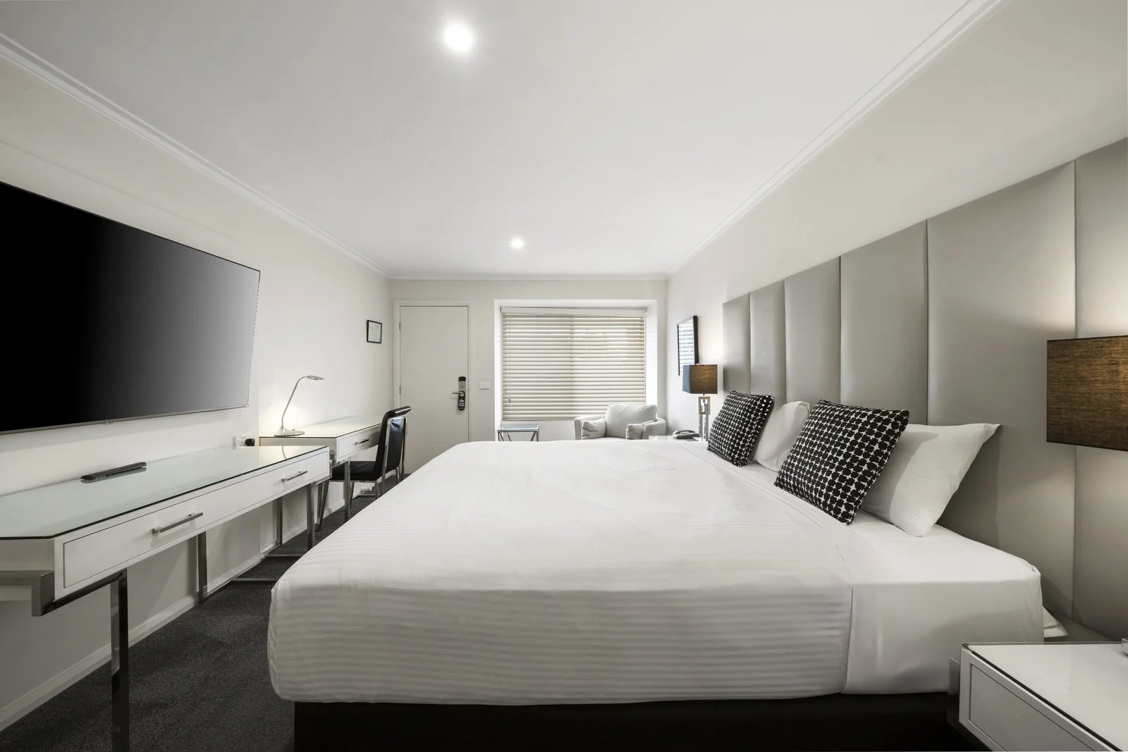 the-carrington-accommodation-hotel-shepparton-deluxe-king-indi-hotels-4.jpg