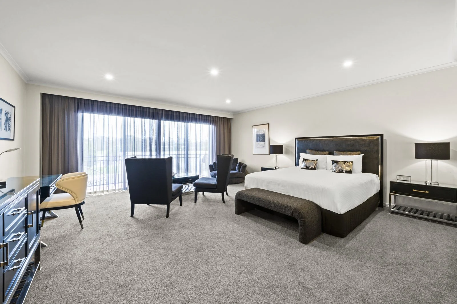 the-carrington-accommodation-hotel-shepparton-executive-suite-indi-hotels-7.jpg