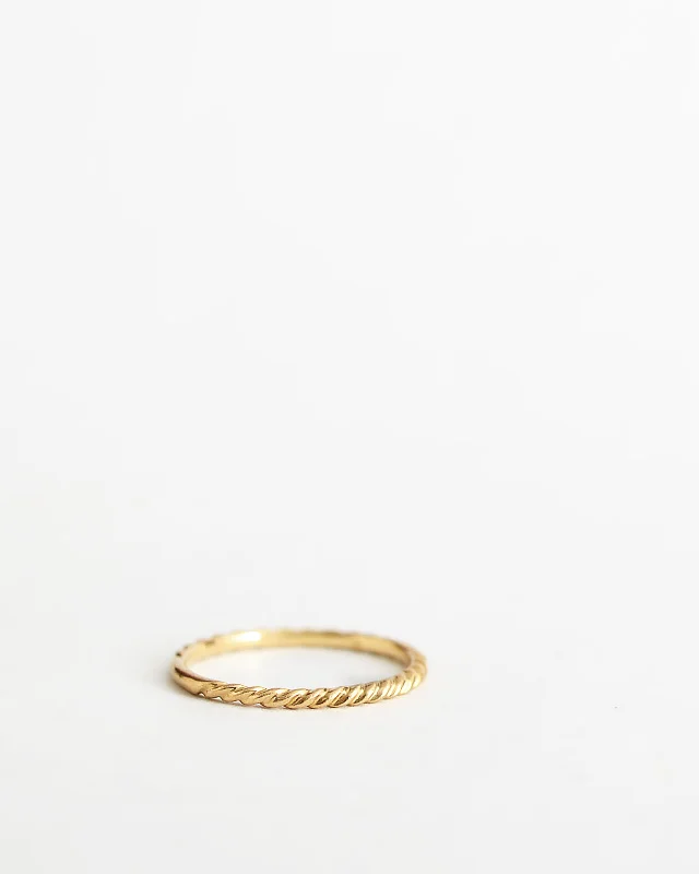 Leger ring twist - ¥32,000