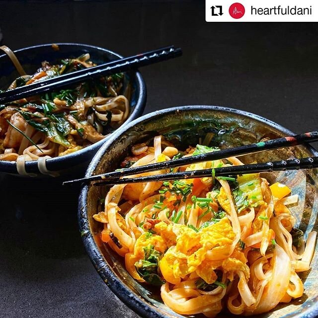 #Repost @heartfuldani
&bull; &bull; &bull; &bull; &bull; &bull;
Cold Spring, New York

Filled my noodle bowls with my farmers market version of shrimp pad thai tonight . Shiitakes , bokchoy, onions , yellow peppers , garlic and chives ! #handmadepott