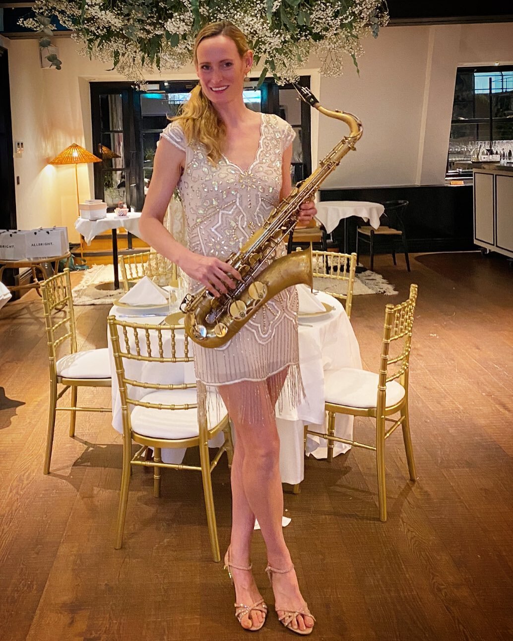 Getting bossa-mellow on my dear tenor for @mattmauriceeventmusic this eve #londonsaxplayer #femalesaxophonist #womeninjazz #tenorsaxbossababy #weddingsax #eventsaxophonist #eventmusic #eventmusiclondon #selmersaxophone #mkiv #lovemyjob