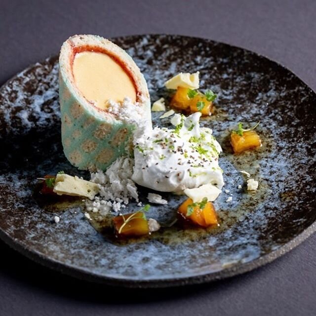 We love ourselves some retro here at TM Duché

and arctic roll, well count us right in - especially a boozy one with coconut 
Thanks to @cuckoochefs #repost

Arctic roll with mango ice cream, fermented strawberry jam, coconut sponge, black pepper an