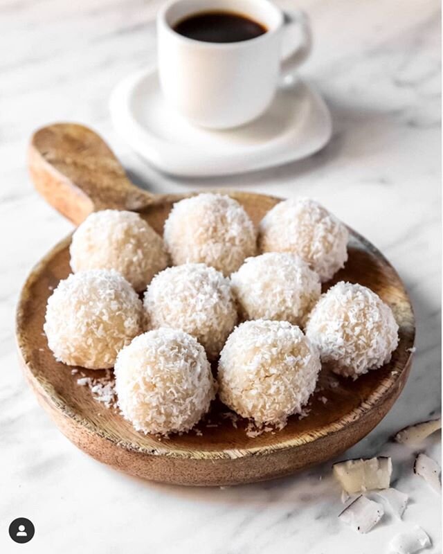 Balls to Monday or Coconut Balls for Monday 
These look great 
Thanks to @jaiataboada

#repost 🍃Healthy and vegan coconut balls🍃 Only for truly coconut lovers 🥰🥥
Super easy snack to prepare at home🥰 Must try it! ⬇️Ingredients⬇️
1 1/2 Cup shredde