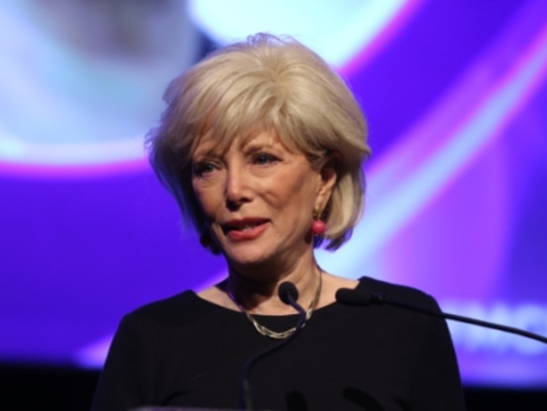 lesley-stahl-at-podium-webjpg.jpg