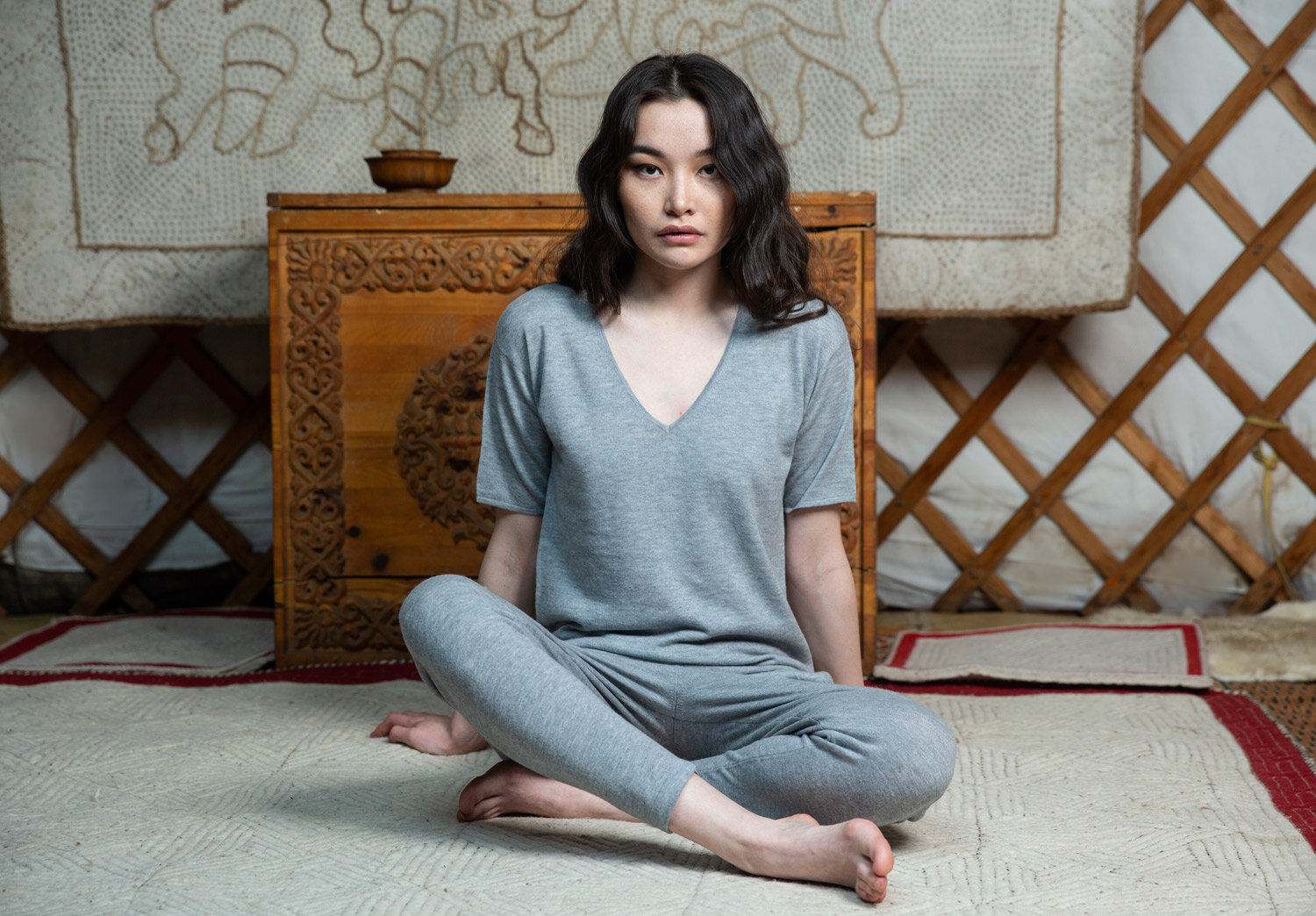 born-of-nomad_loungewear_cashmere_t-shirt_lounge_pants_2.jpg