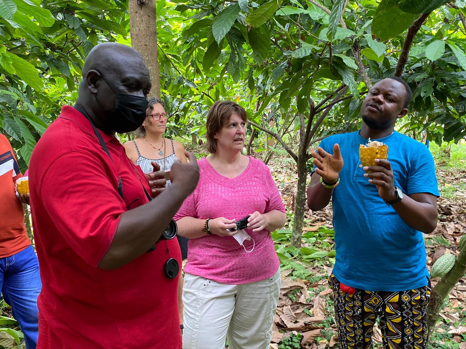  Michael Owusu Manu, director of the Cocoa Research Institute, taking the cohort on a tour of the Institute. 