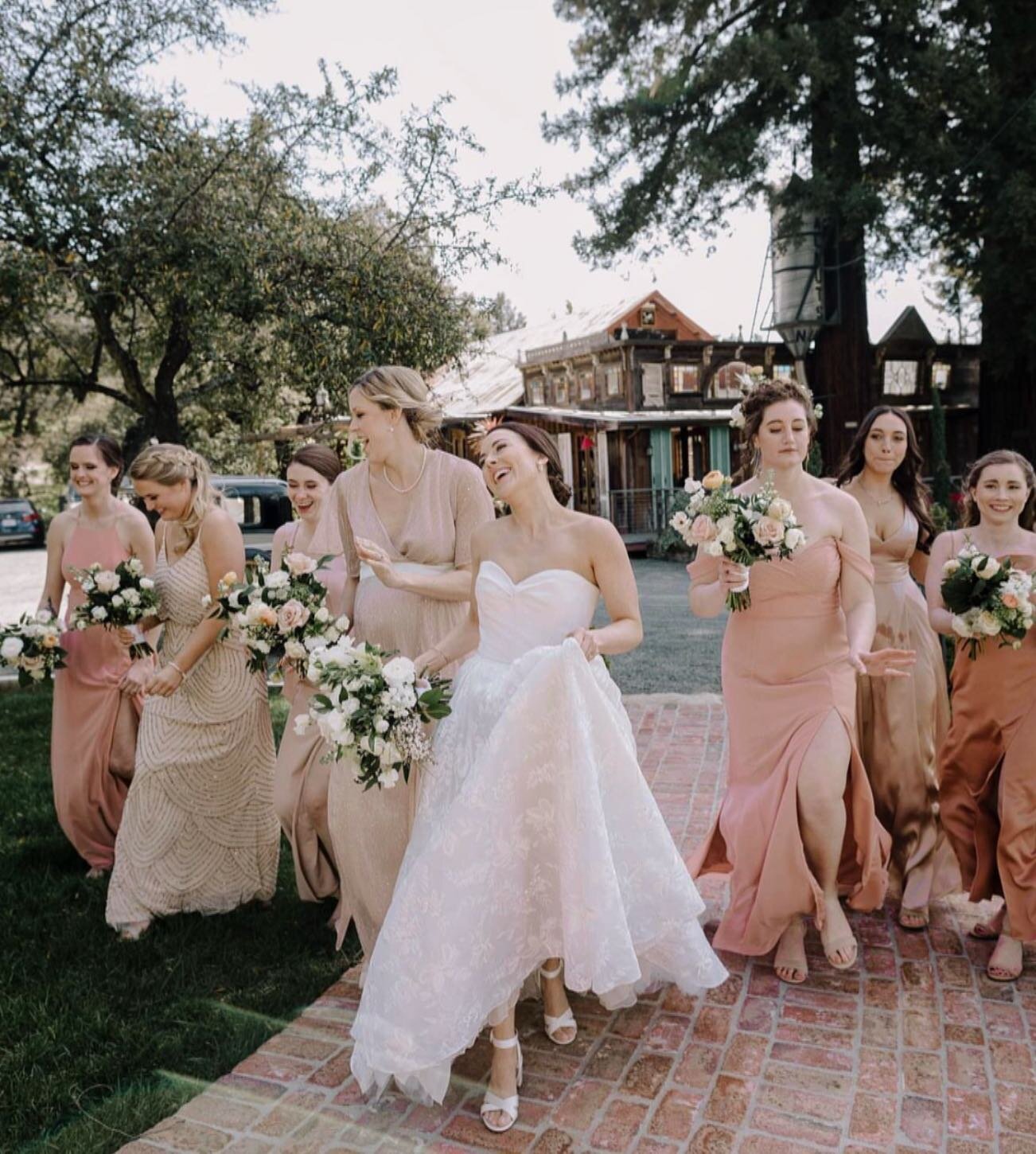 Imbibing this tribe vibe as we embark on another exciting week ahead. Have a great sunday evening everyone 💜💜💜 

Thank you for the tag @handjflowers 

📸 by @heartfelt.media 

#weddingdestination #triplesranchnapa #wedding #calistoga #napa #weddin