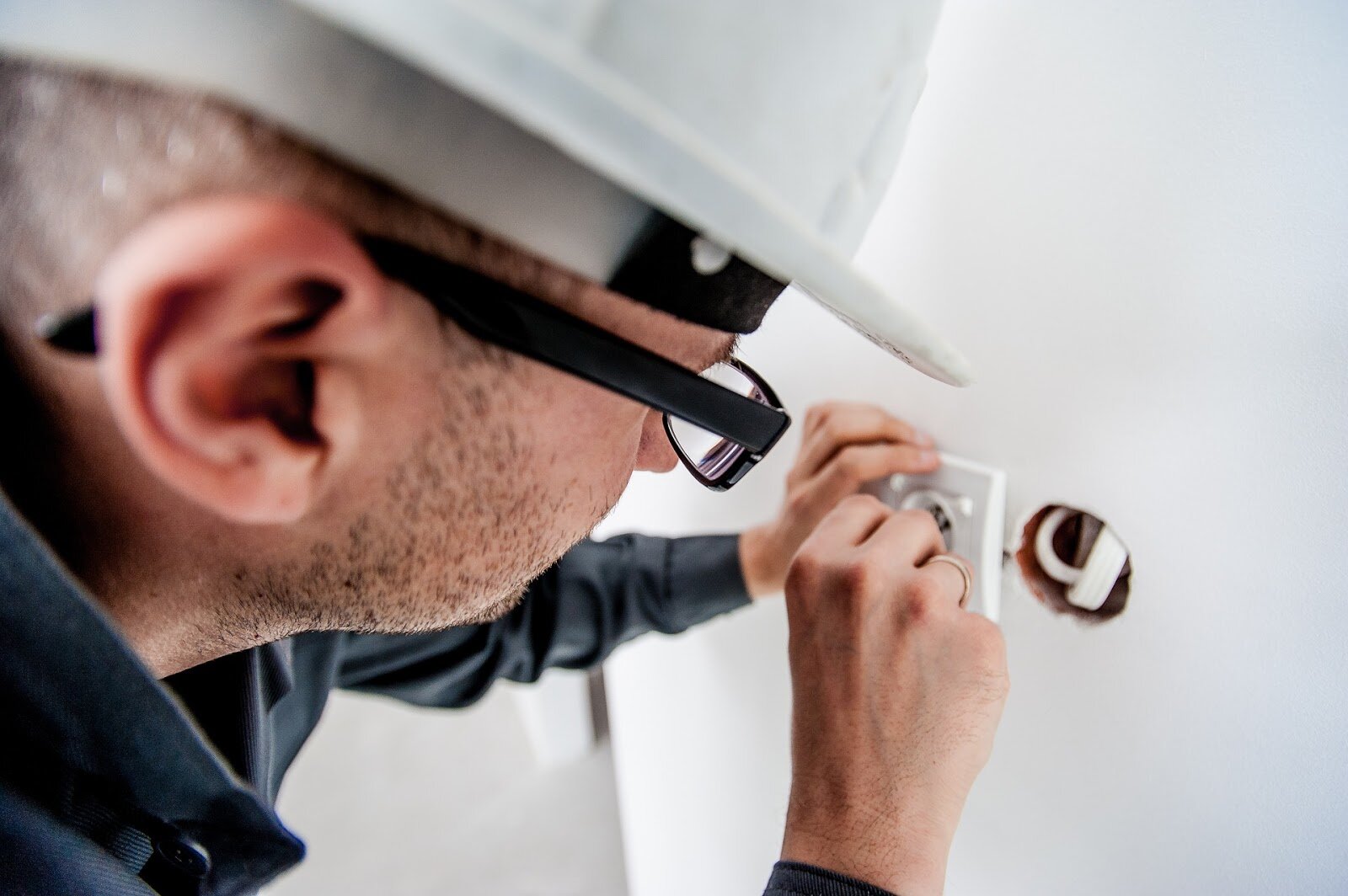 Dangers Of A Ceiling Leaking Near Light Fixtures Resilient