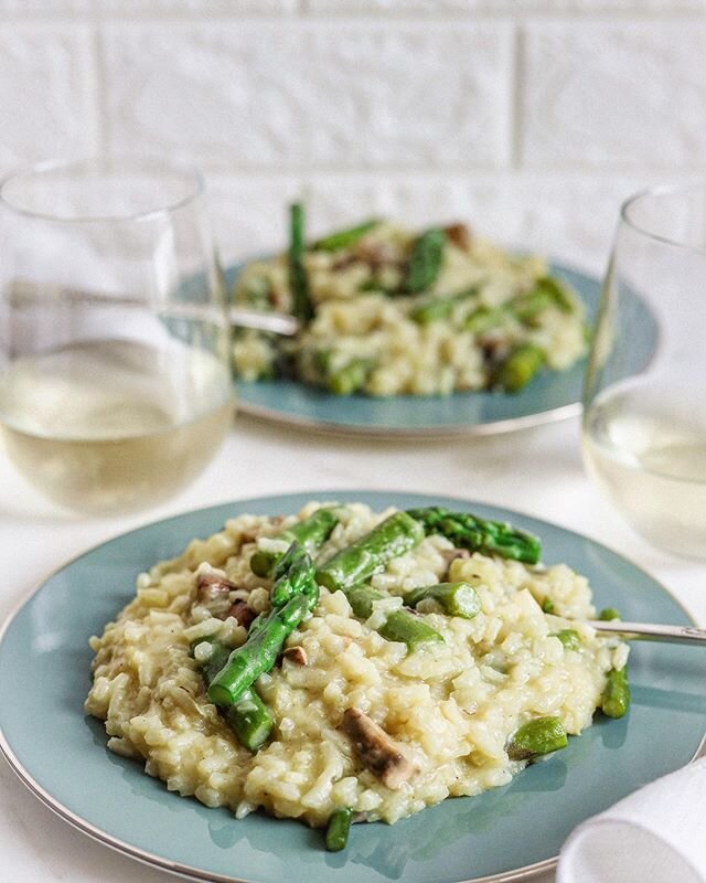 This creamy and comforting risotto is loaded with asparagus and mushrooms. It&rsquo;s also free of both gluten and dairy. Full recipe at the link in the bio.