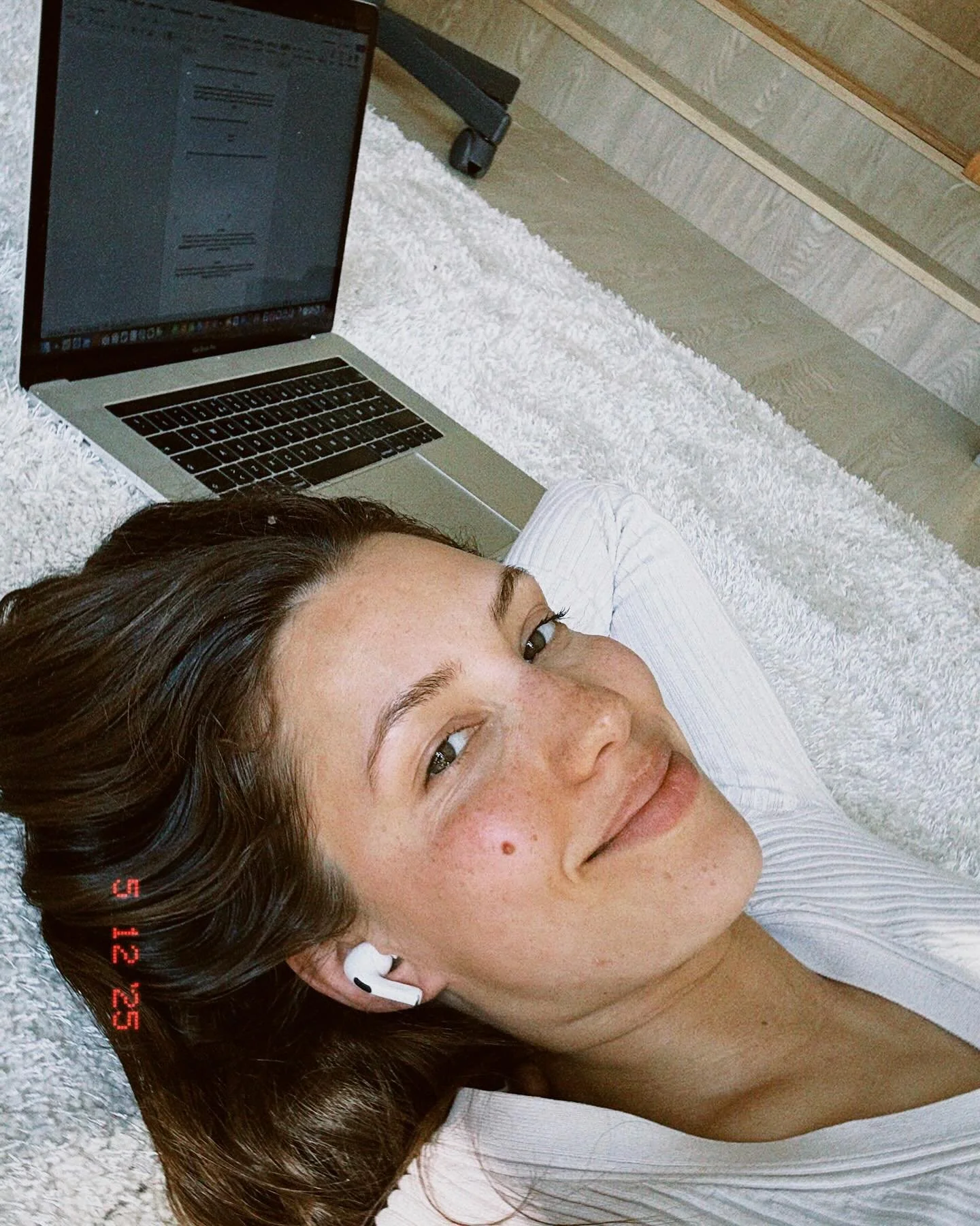 Bare skrekkblandet fryd, prestasjonsangst og skrivesperre som synker dypt ned i gulvteppet. #manuprossess