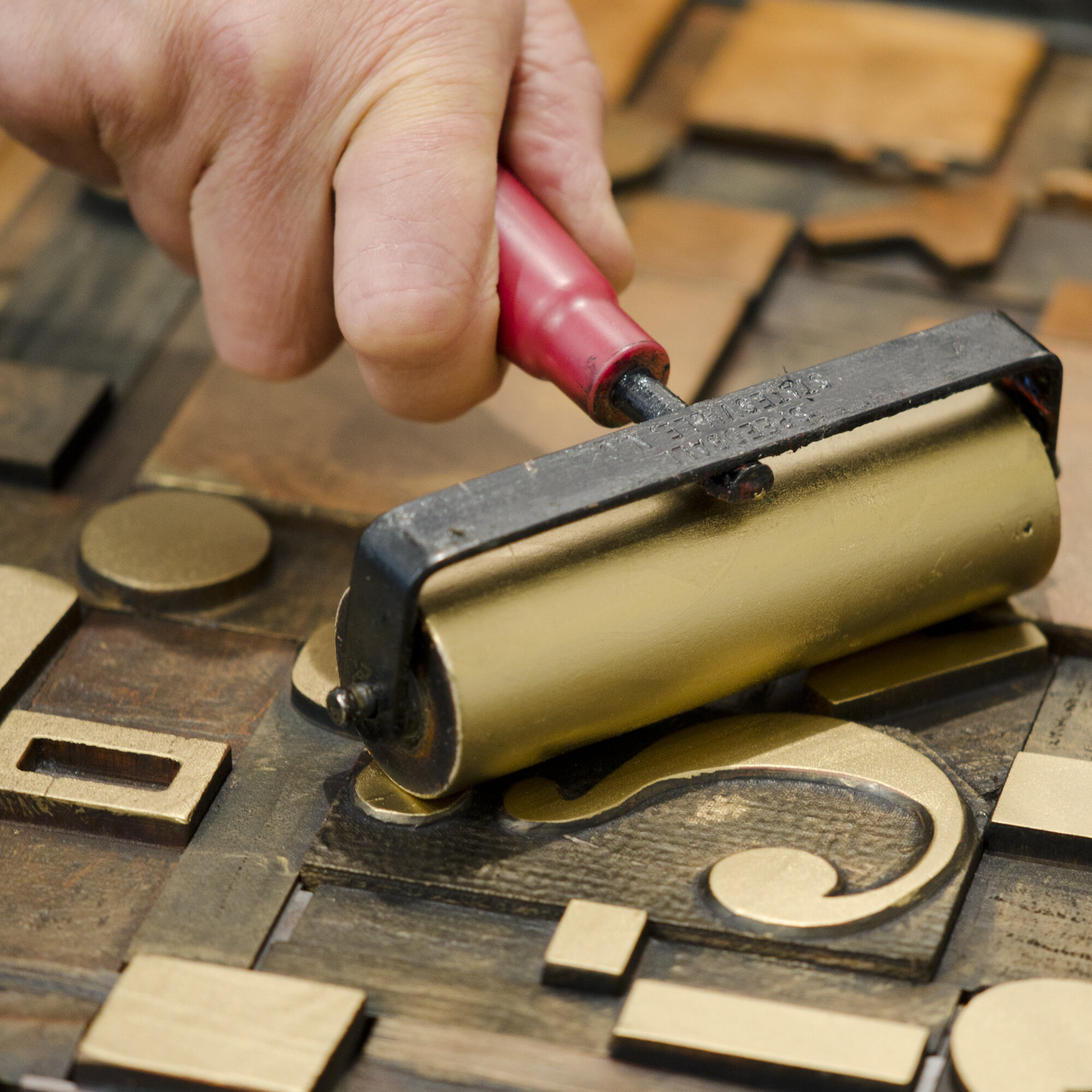 gold ink on roller for printing