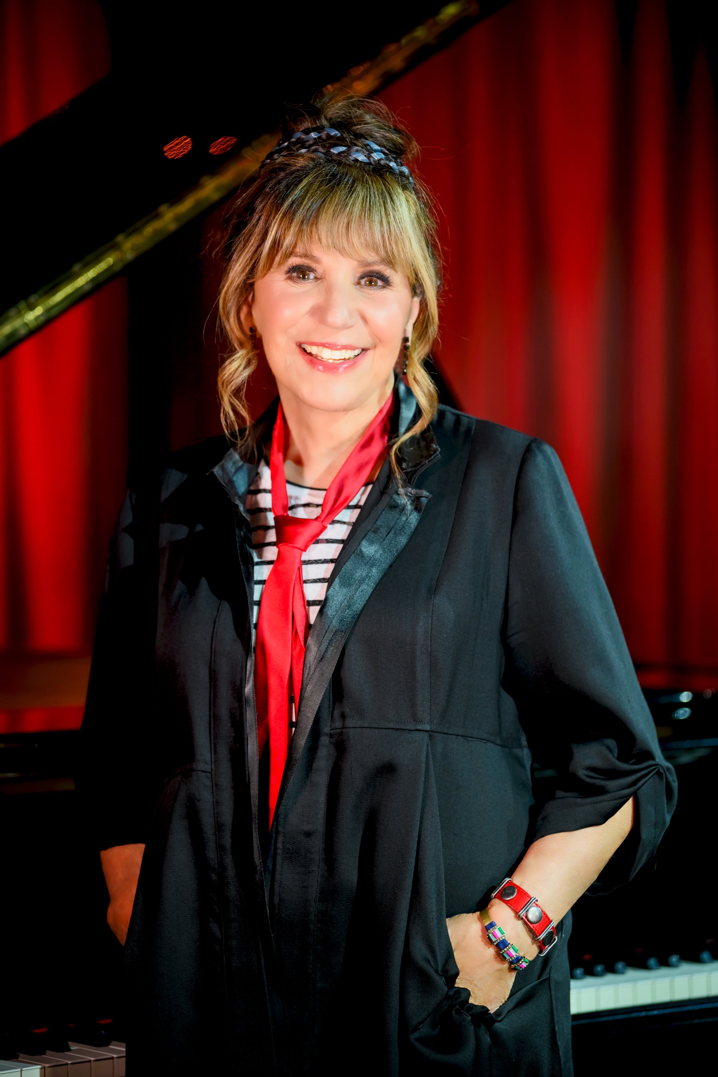 Pauline Frechette - composer, pianist, vocalist 