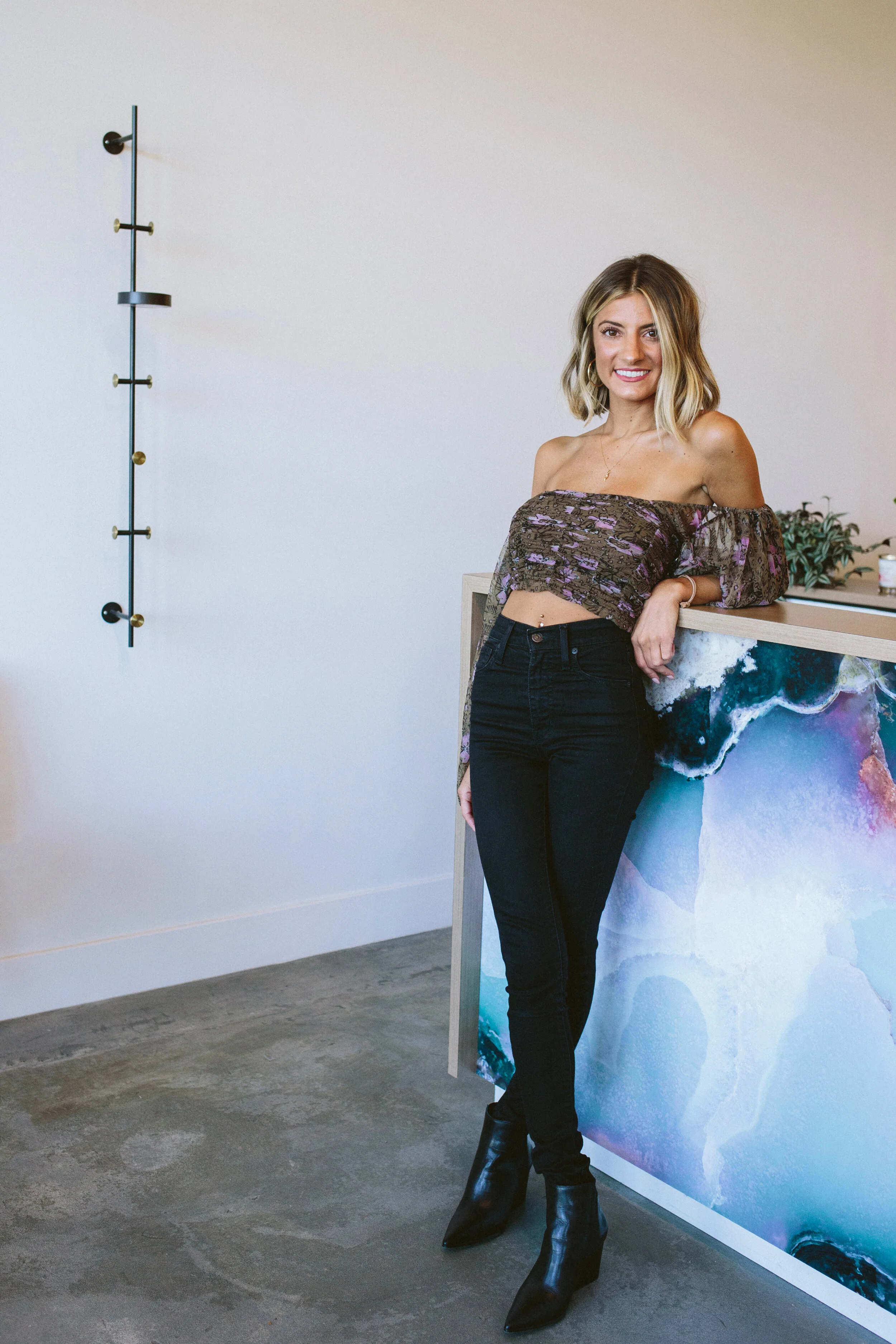 Vivid White Opal Hair Co Moment in 4K Vivid White Opal Hair Co Moment in 4K