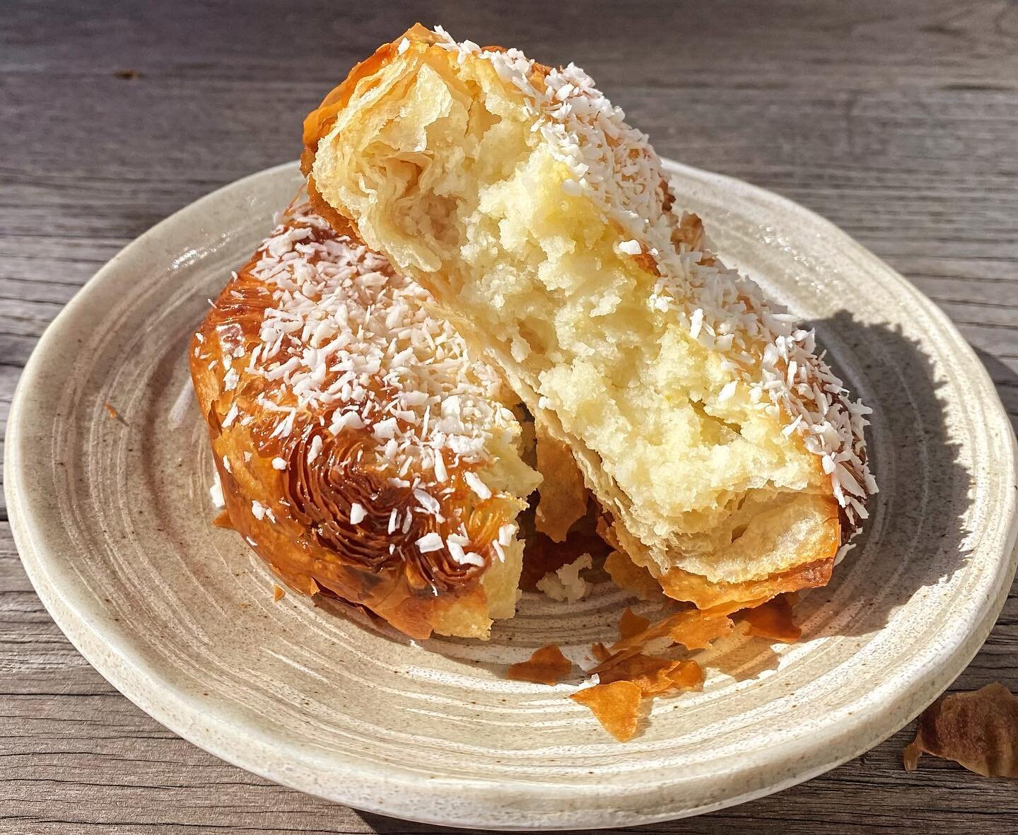 🌴🥥 Coconut Macaroon Danish tomorrow!
We hope you&rsquo;re just as excited for the long weekend as we are! Kicking off all the specials we have planned thru Monday with this one☝️. Tender, fragrant coconut macaroon filling in a crispy Danish tart, g