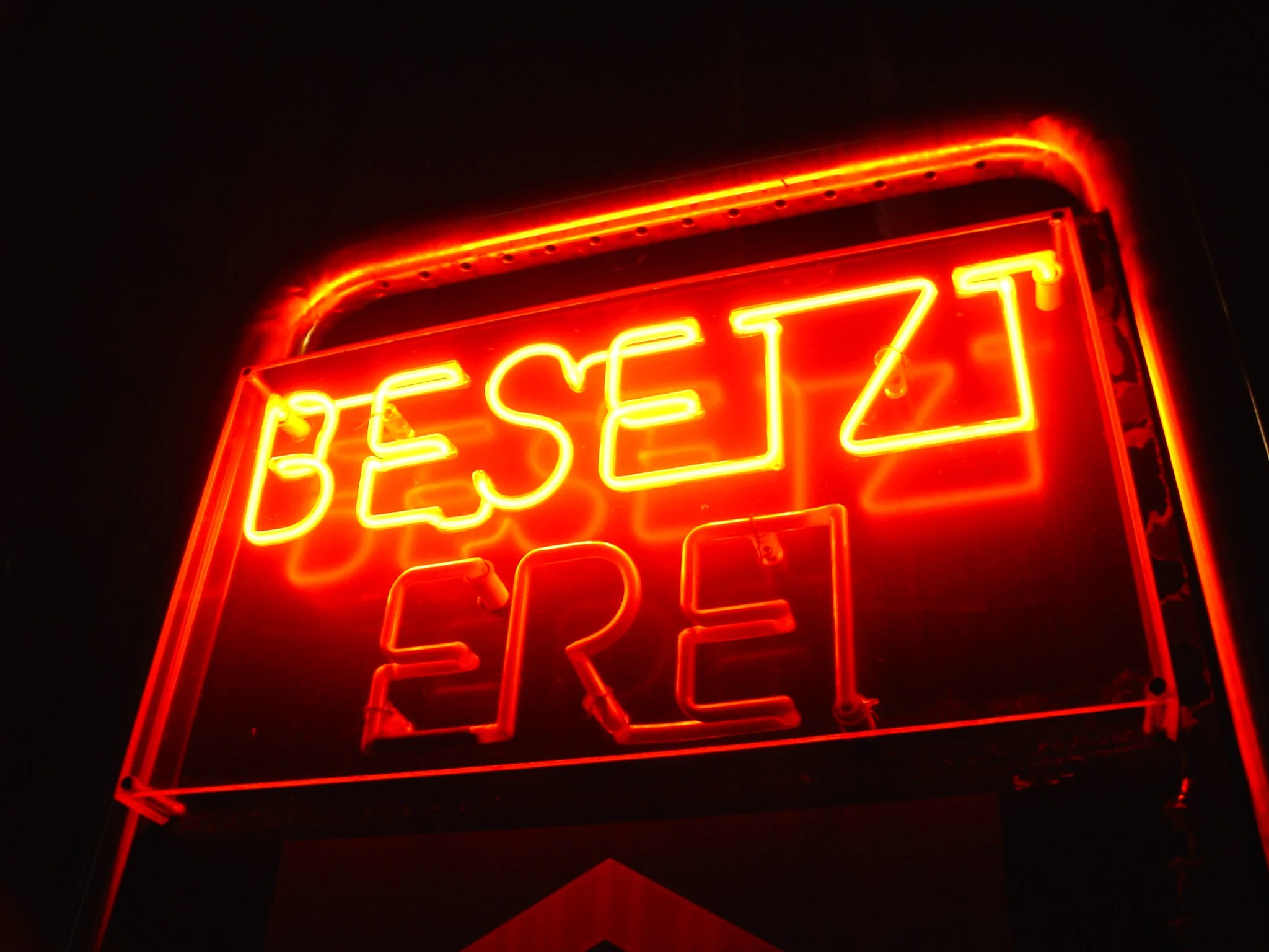 Besetzt.