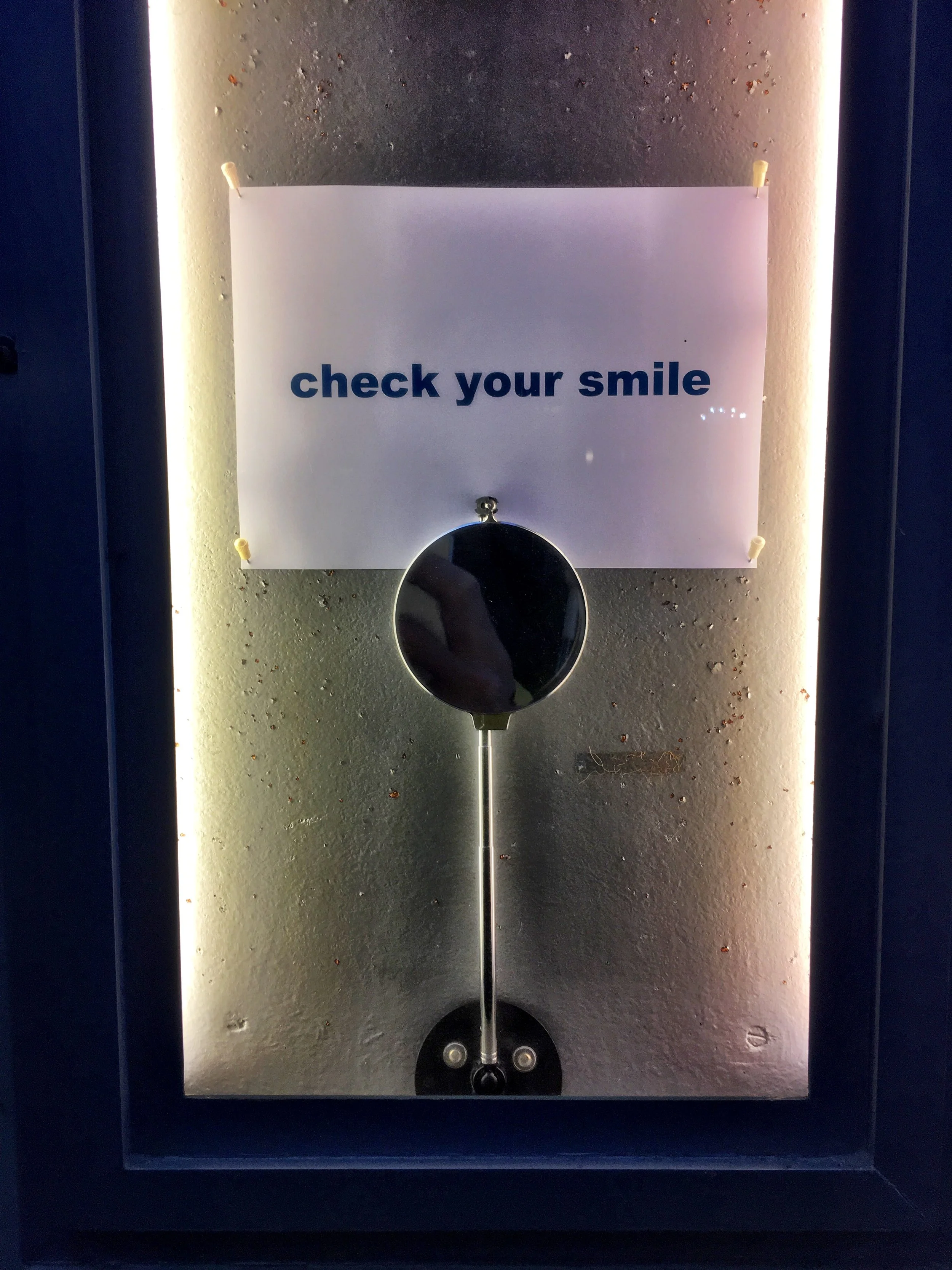 Warum sind wir Schweizer:innen humorfrei?